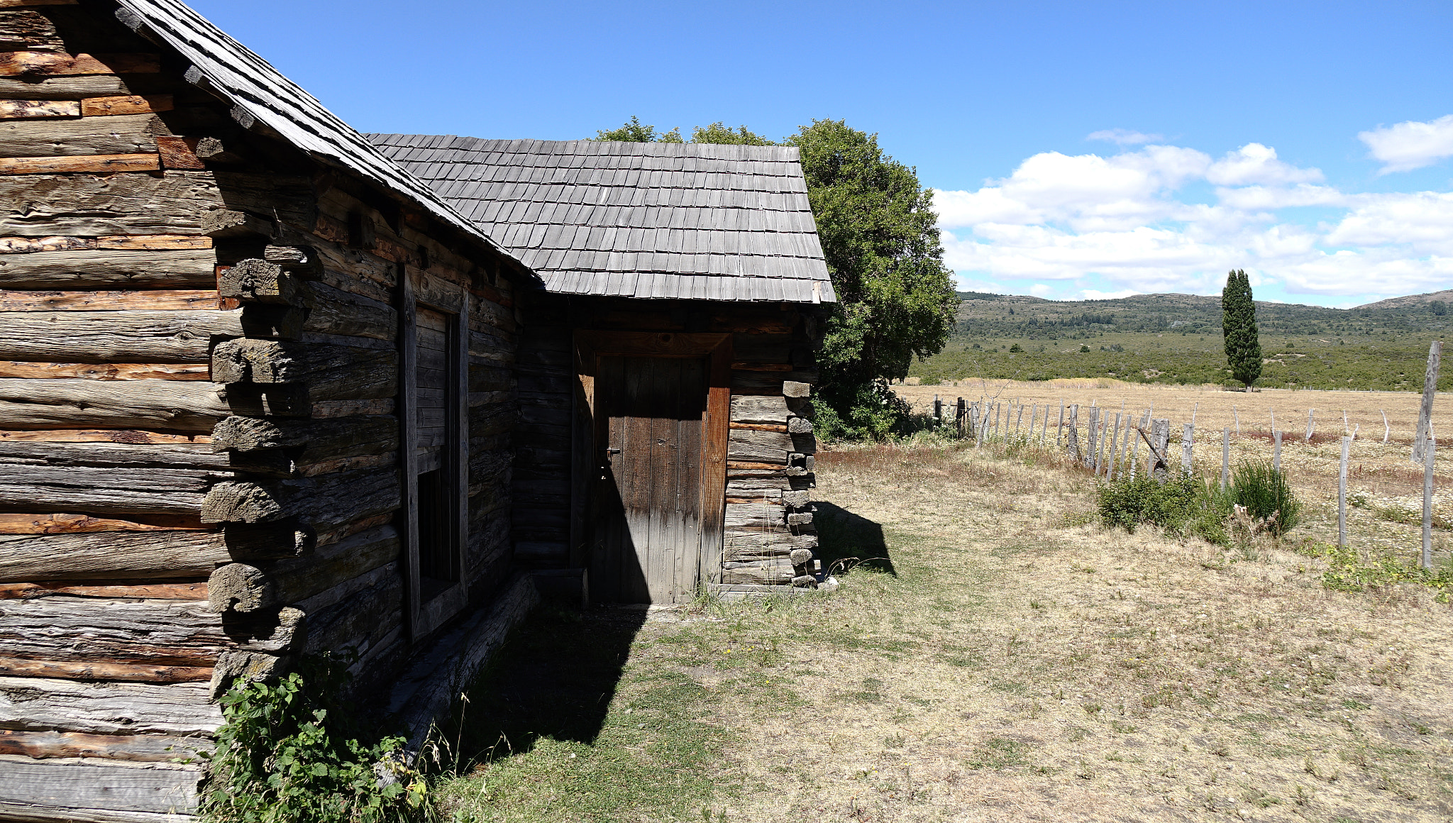 Sony Cyber-shot DSC-RX10 II sample photo. Cabin photography