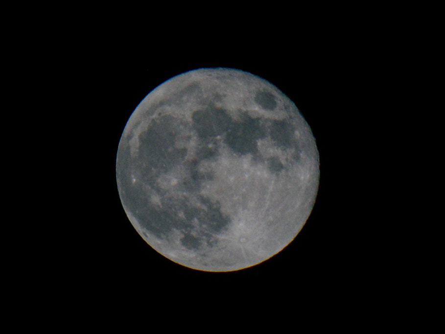 Nikon COOLPIX L320 sample photo. Full moon photography