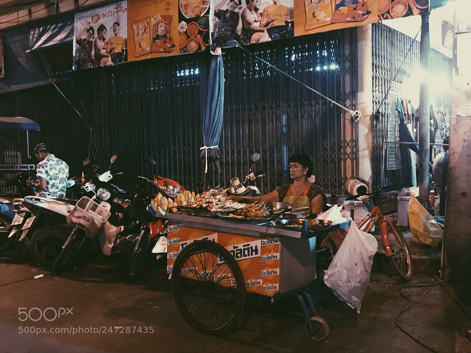 Apple iPhone 7 sample photo. Banana shop photography