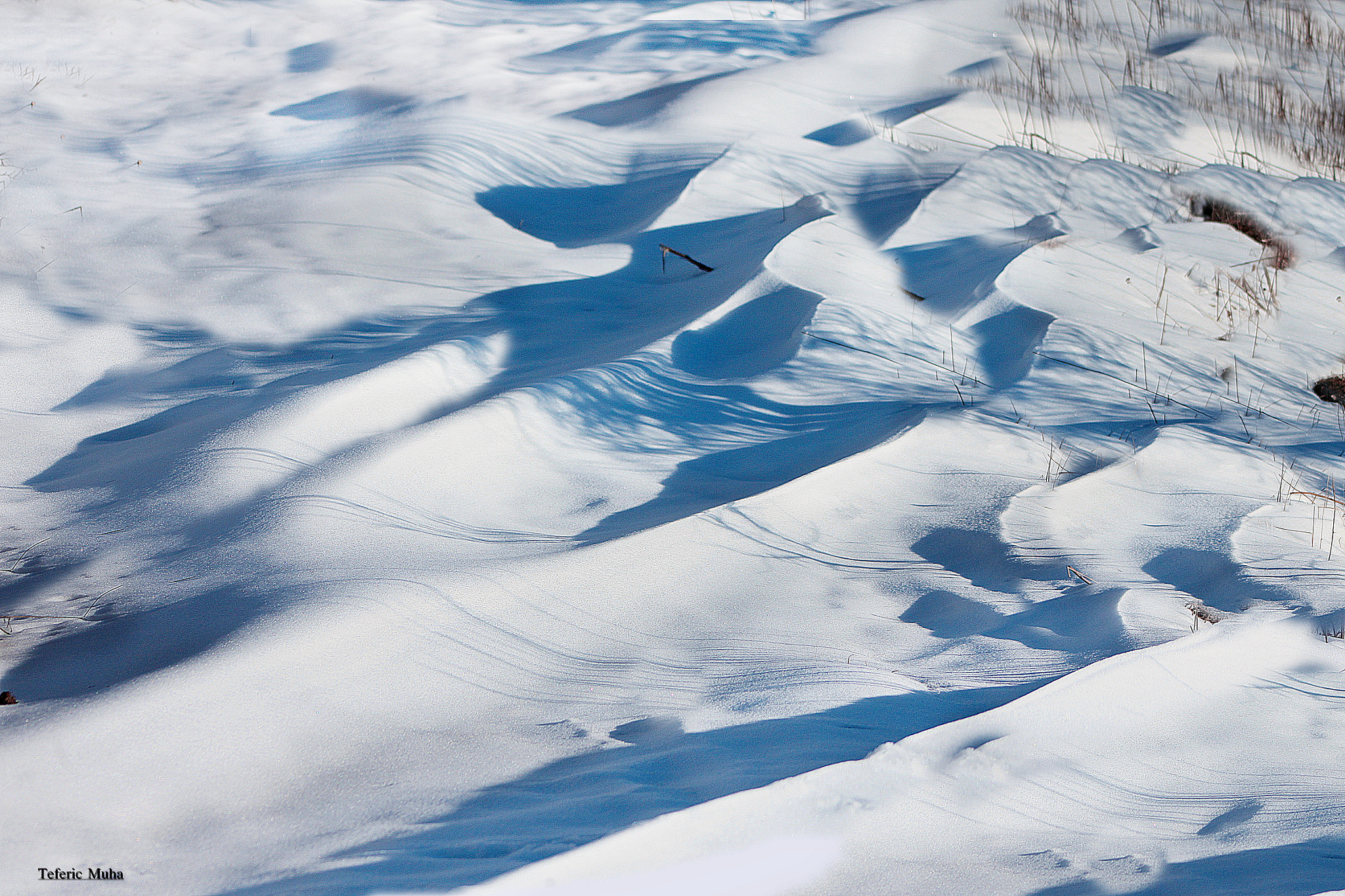 EF75-300mm f/4-5.6 sample photo. Snowy waves photography