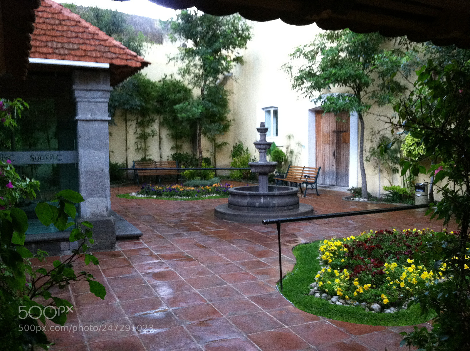 Apple iPhone 4 sample photo. Idyllic mexican patio photography