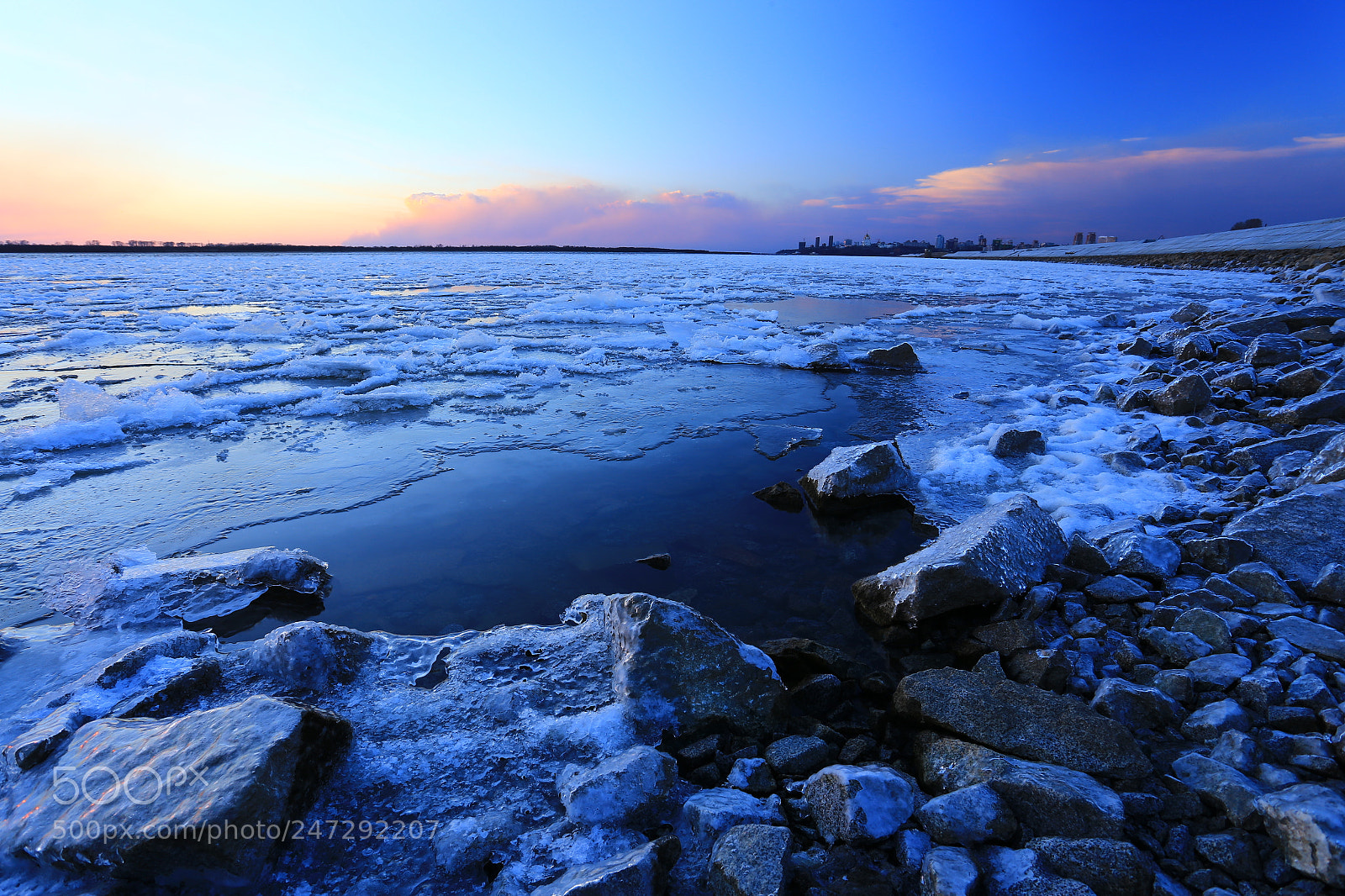 Canon EOS 6D + Canon EF 17-40mm F4L USM sample photo. Beginning of winter photography