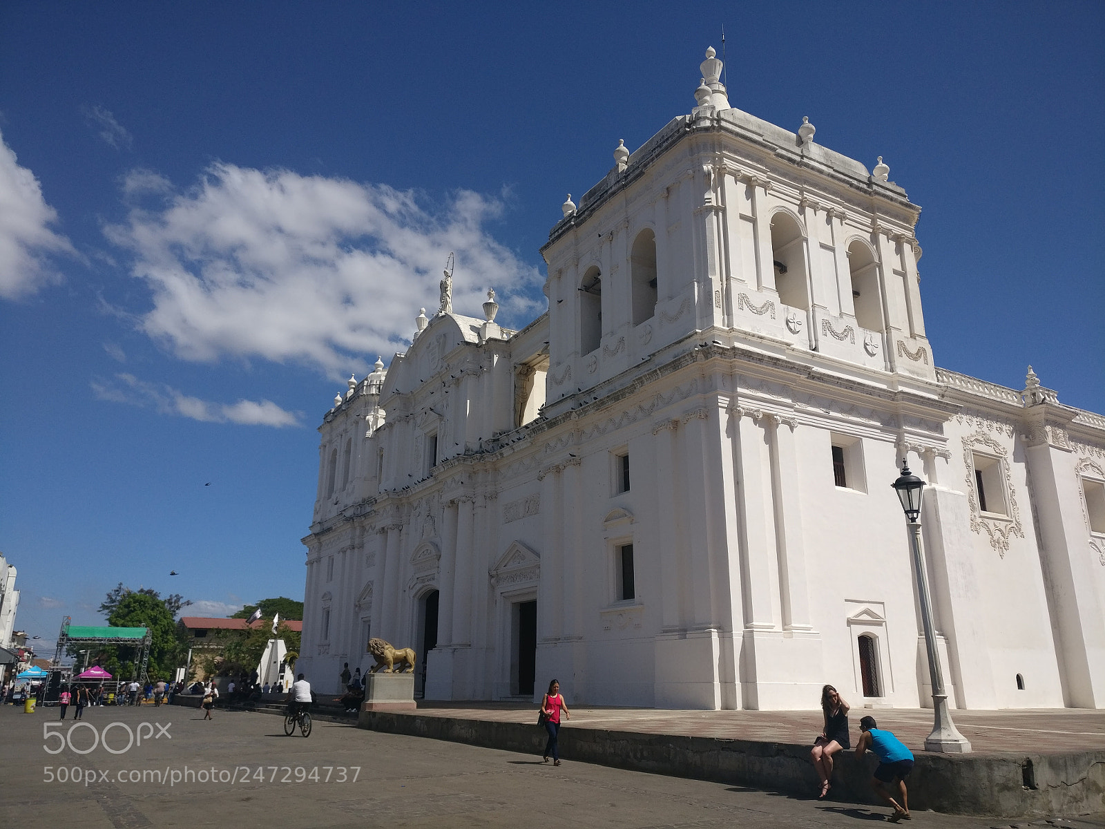 OnePlus A3000 sample photo. León church photography