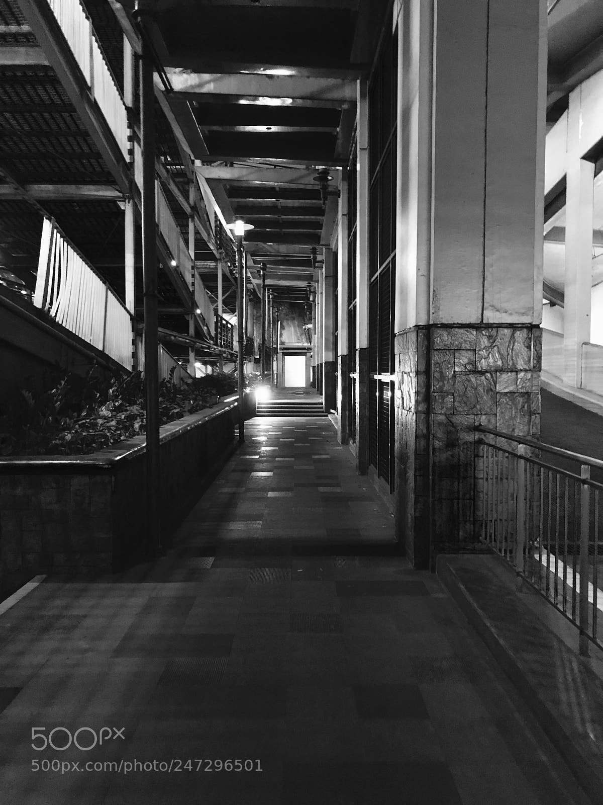Apple iPhone 8 Plus sample photo. Alley way photography
