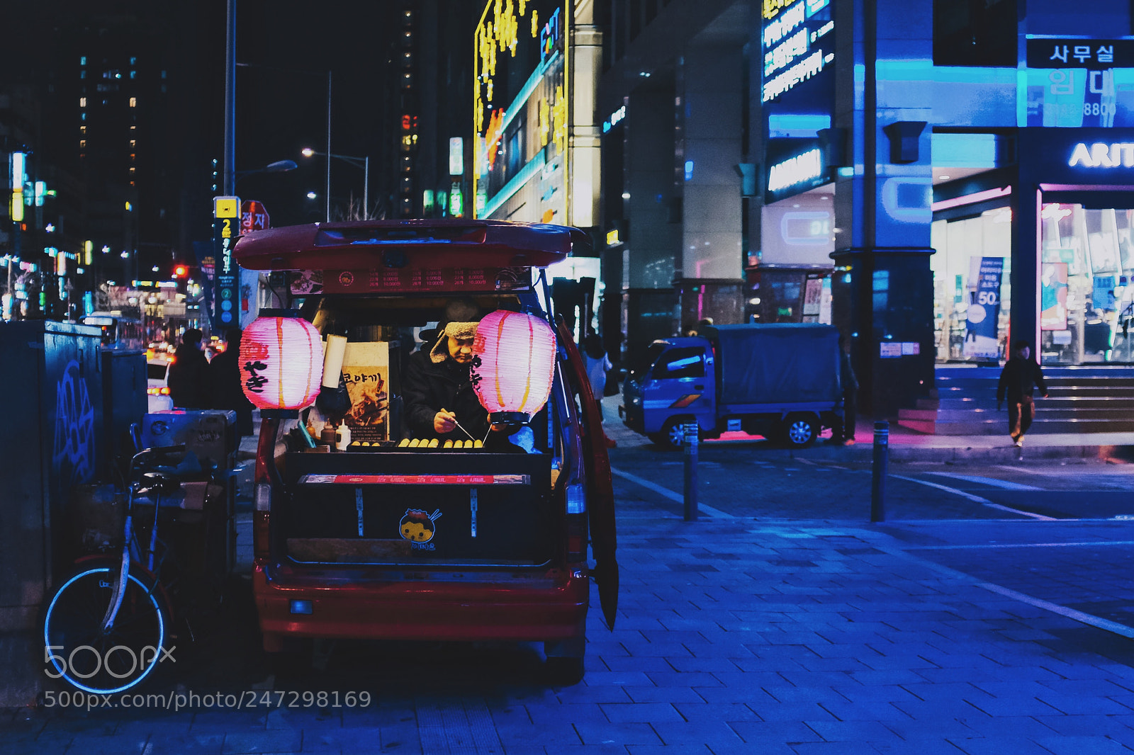 Fujifilm X100S sample photo. Small food truck in photography