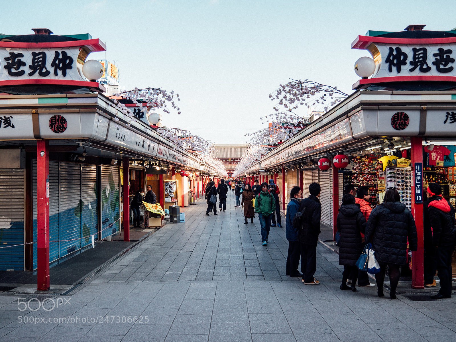 Olympus OM-D E-M5 II sample photo. Asakusa street photography