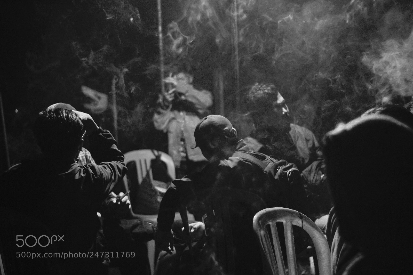 Canon EOS 1300D (EOS Rebel T6 / EOS Kiss X80) sample photo. Cigarette smoke photography