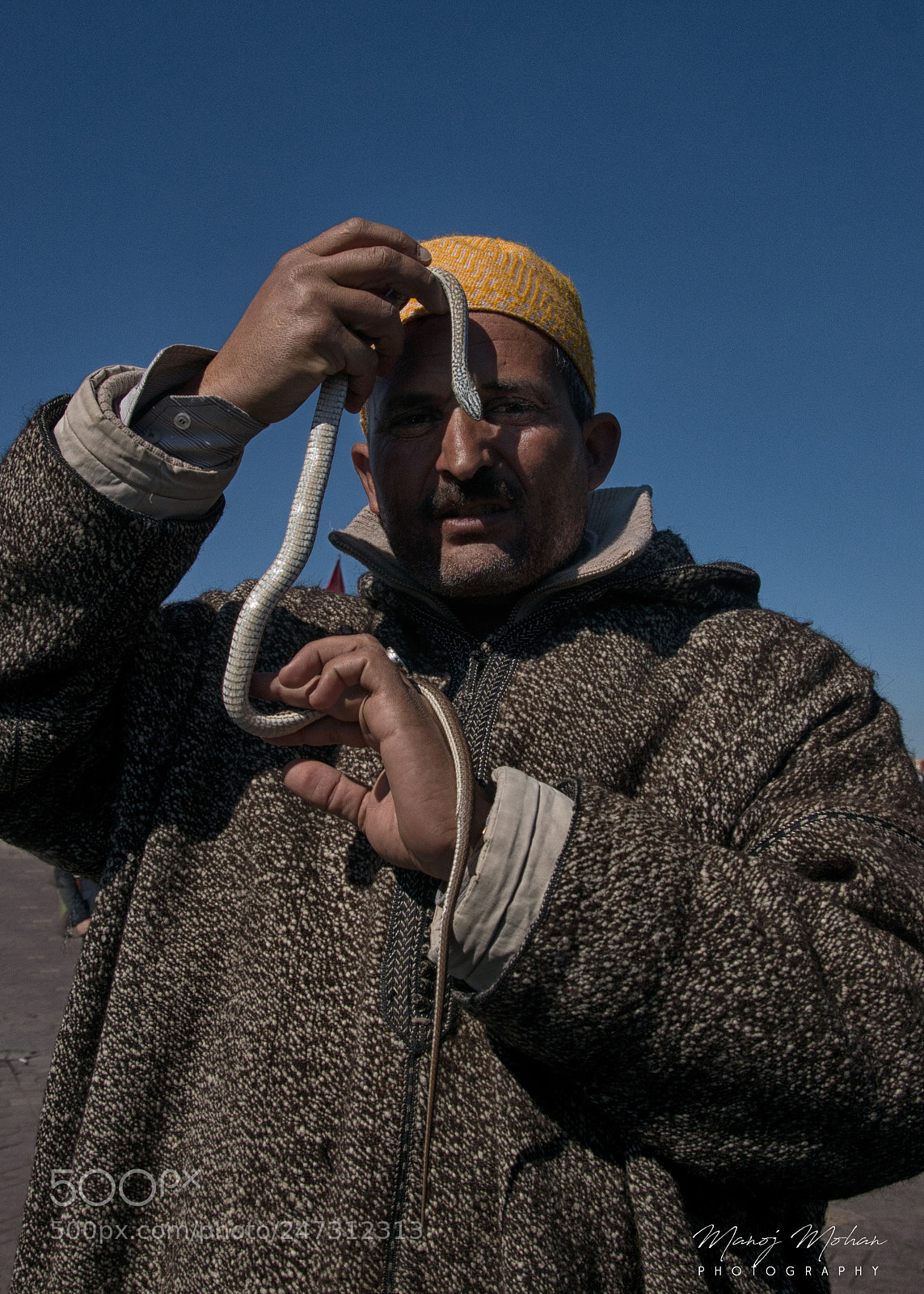 Sony ILCA-77M2 sample photo. Man with snake photography