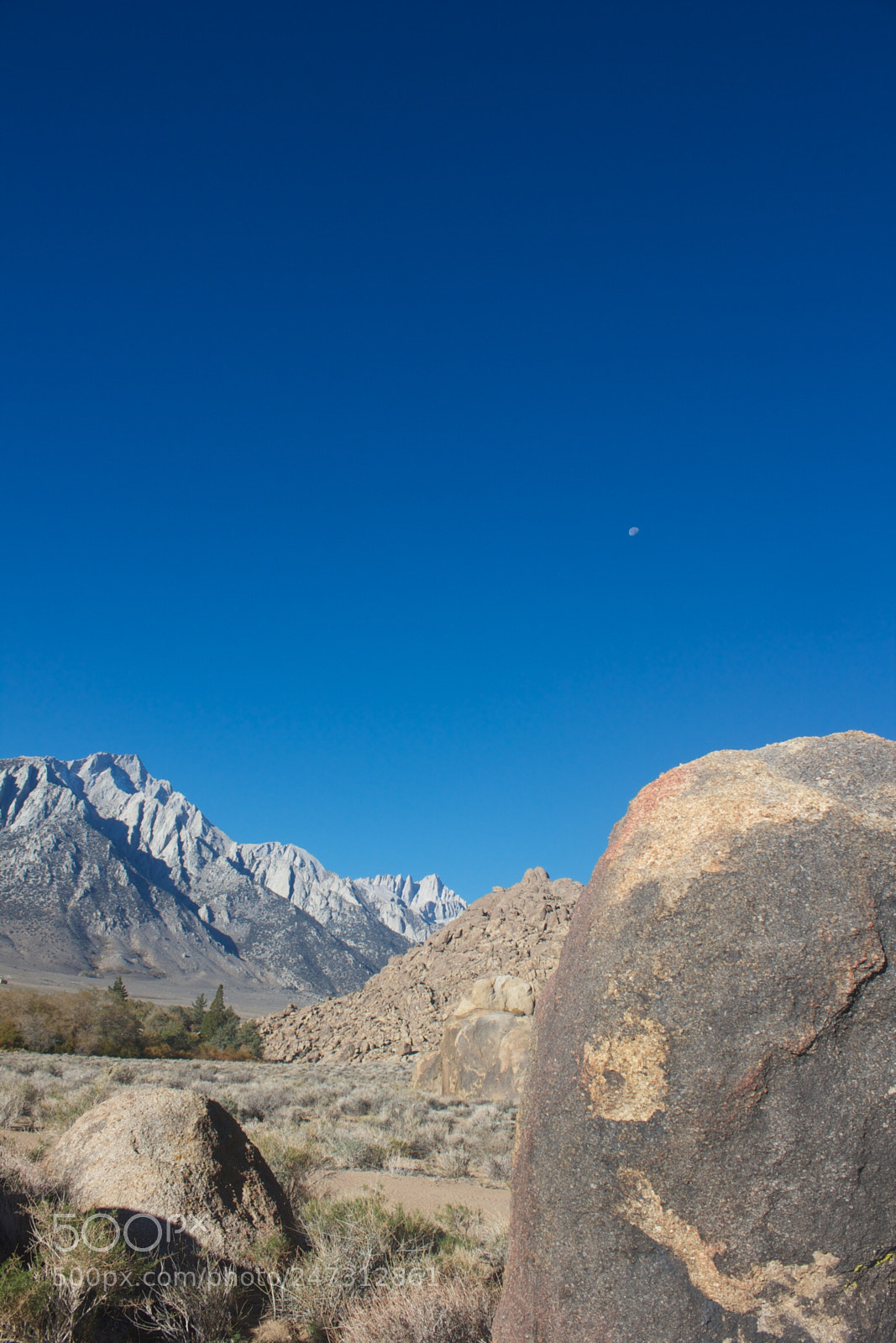 Canon EOS 550D (EOS Rebel T2i / EOS Kiss X4) sample photo. Sky, moon rocks photography