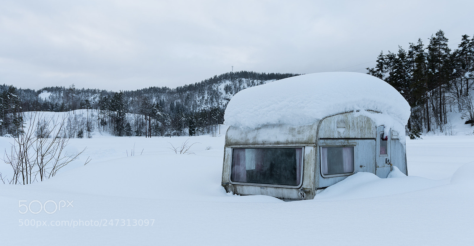 Nikon D500 sample photo. Forgotten caravan in the photography