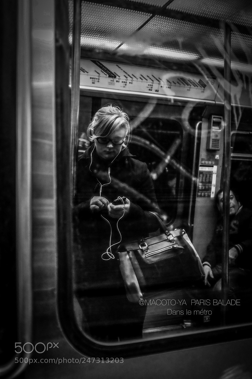 Fujifilm X100S sample photo. Dans le métro photography