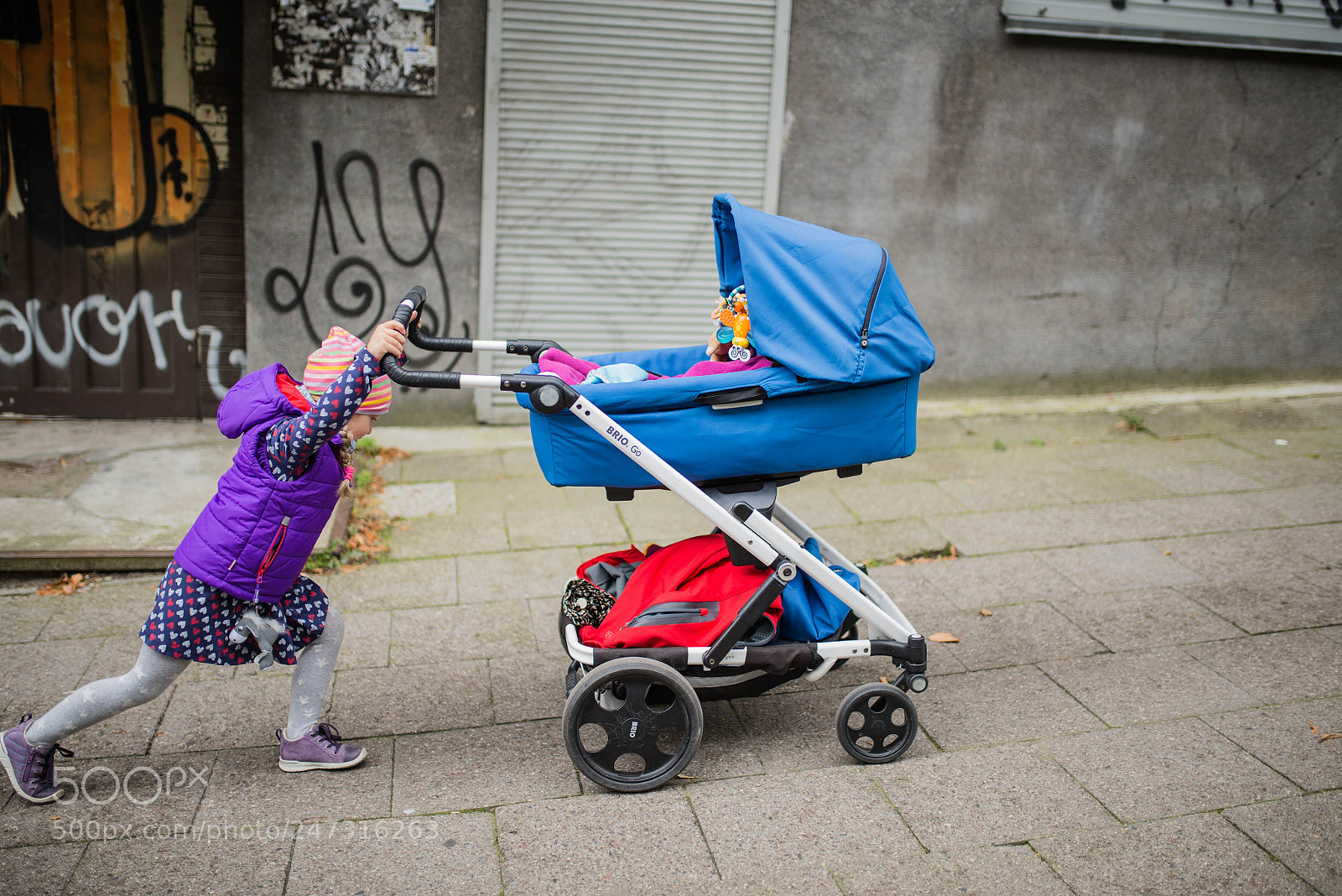Nikon D610 sample photo. Helping hand photography