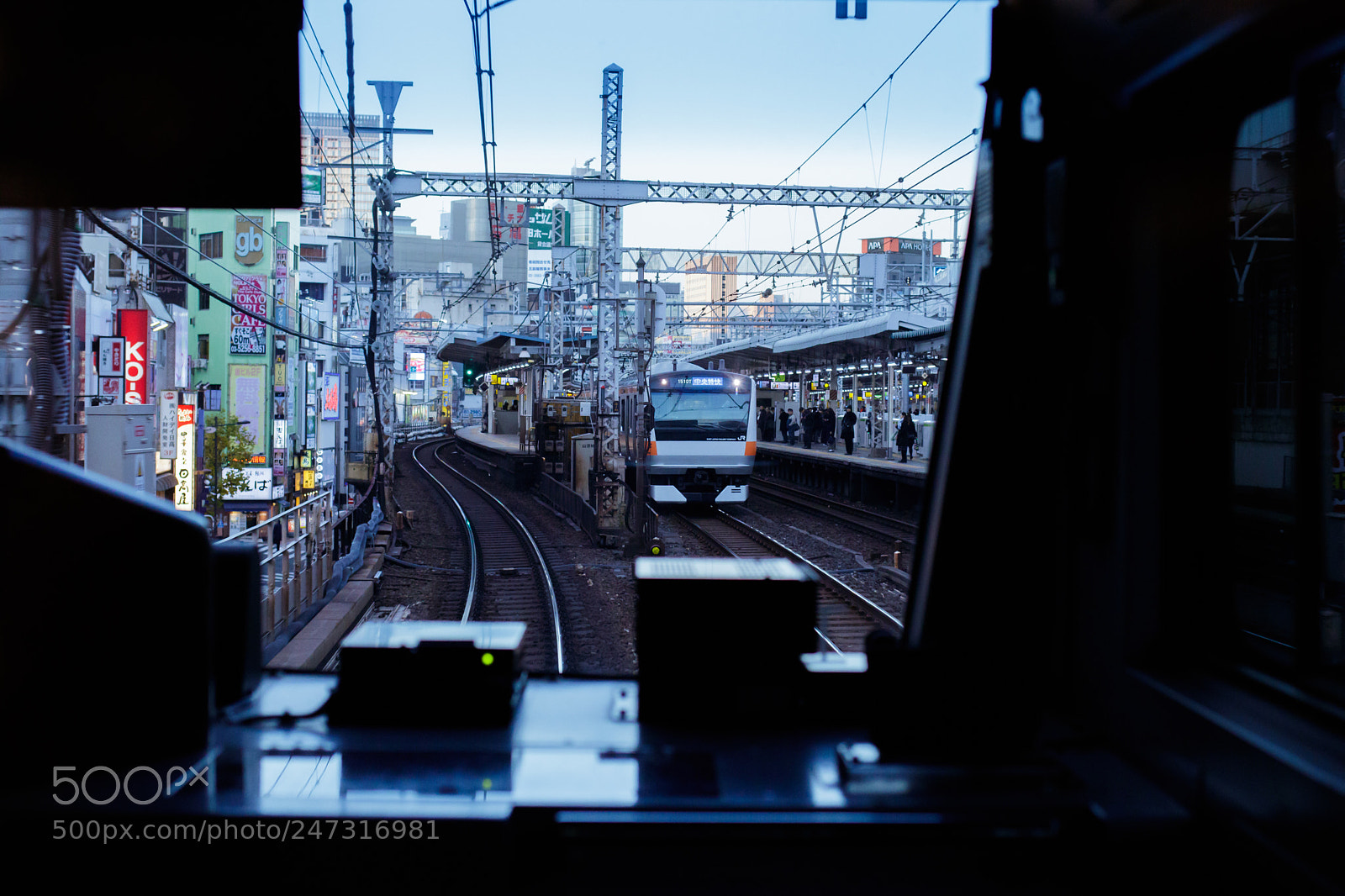 Canon EOS 80D sample photo. Arriving photography