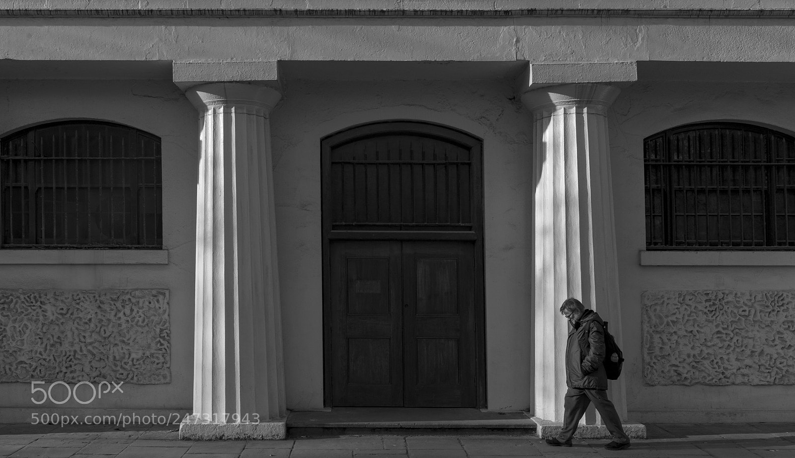 Nikon D850 sample photo. Walking the mall photography