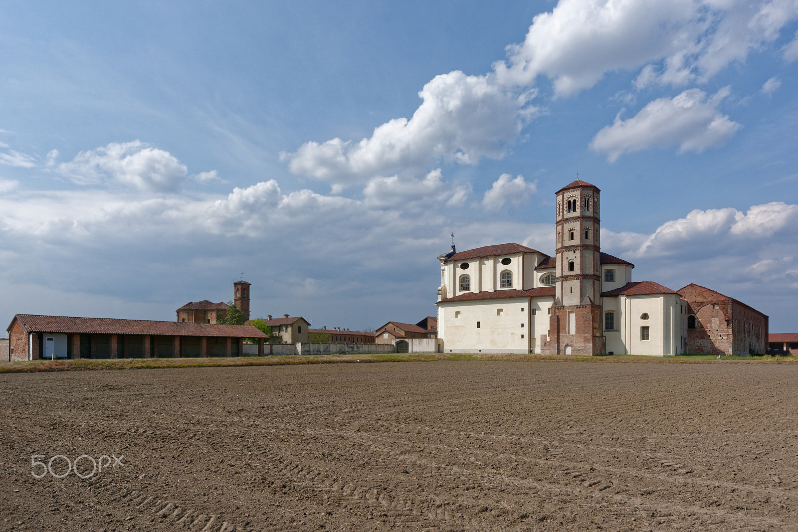 Nikon AF-S Nikkor 14-24mm F2.8G ED sample photo. Behind the abbey photography