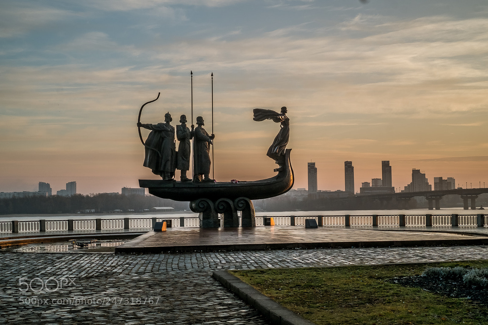Fujifilm X-E1 sample photo. Kiev - monument to photography