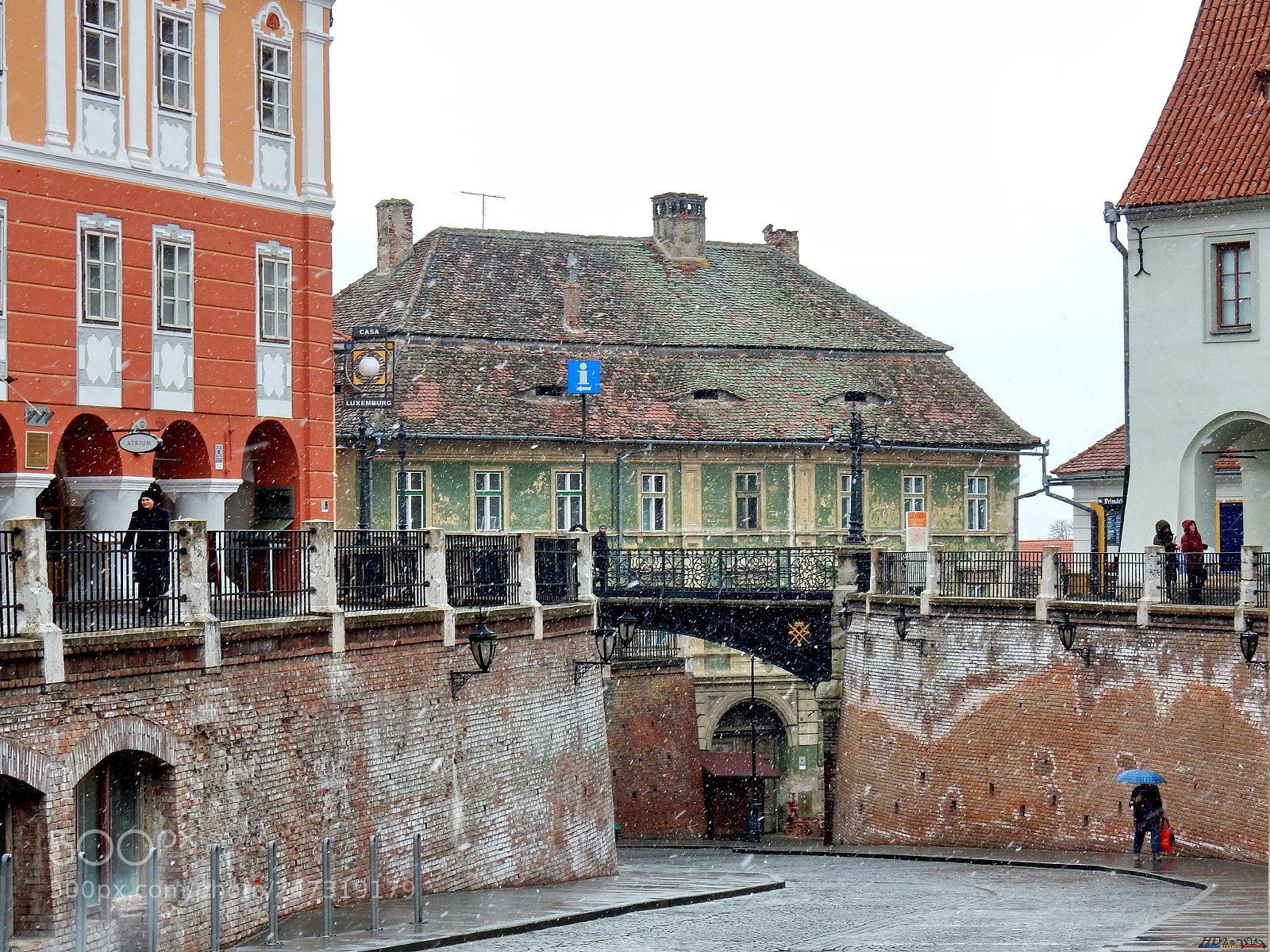 Nikon Coolpix S9900 sample photo. Sibiu, piata mica photography