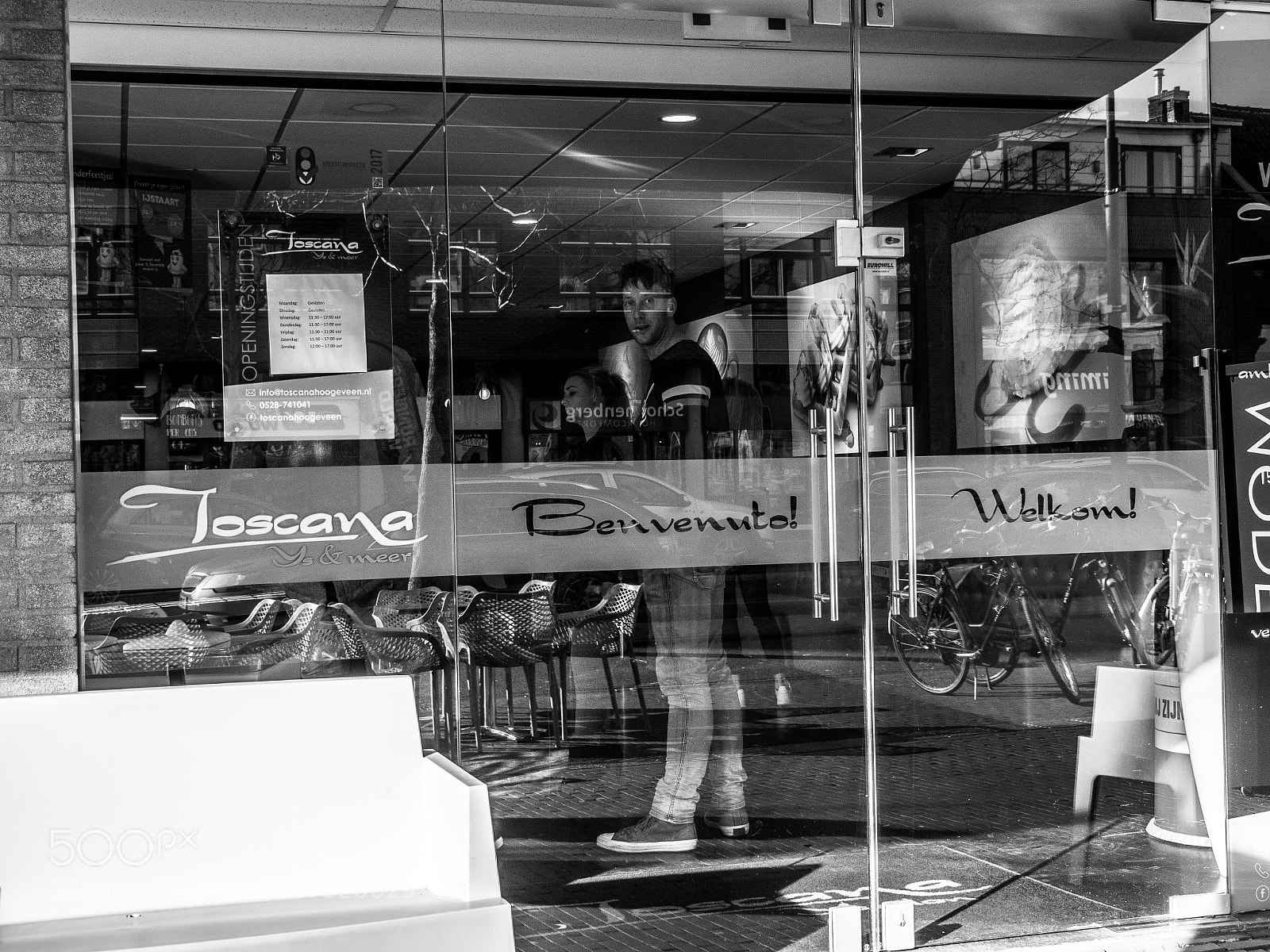 Olympus OM-D E-M10 III sample photo. Icecream shop photography