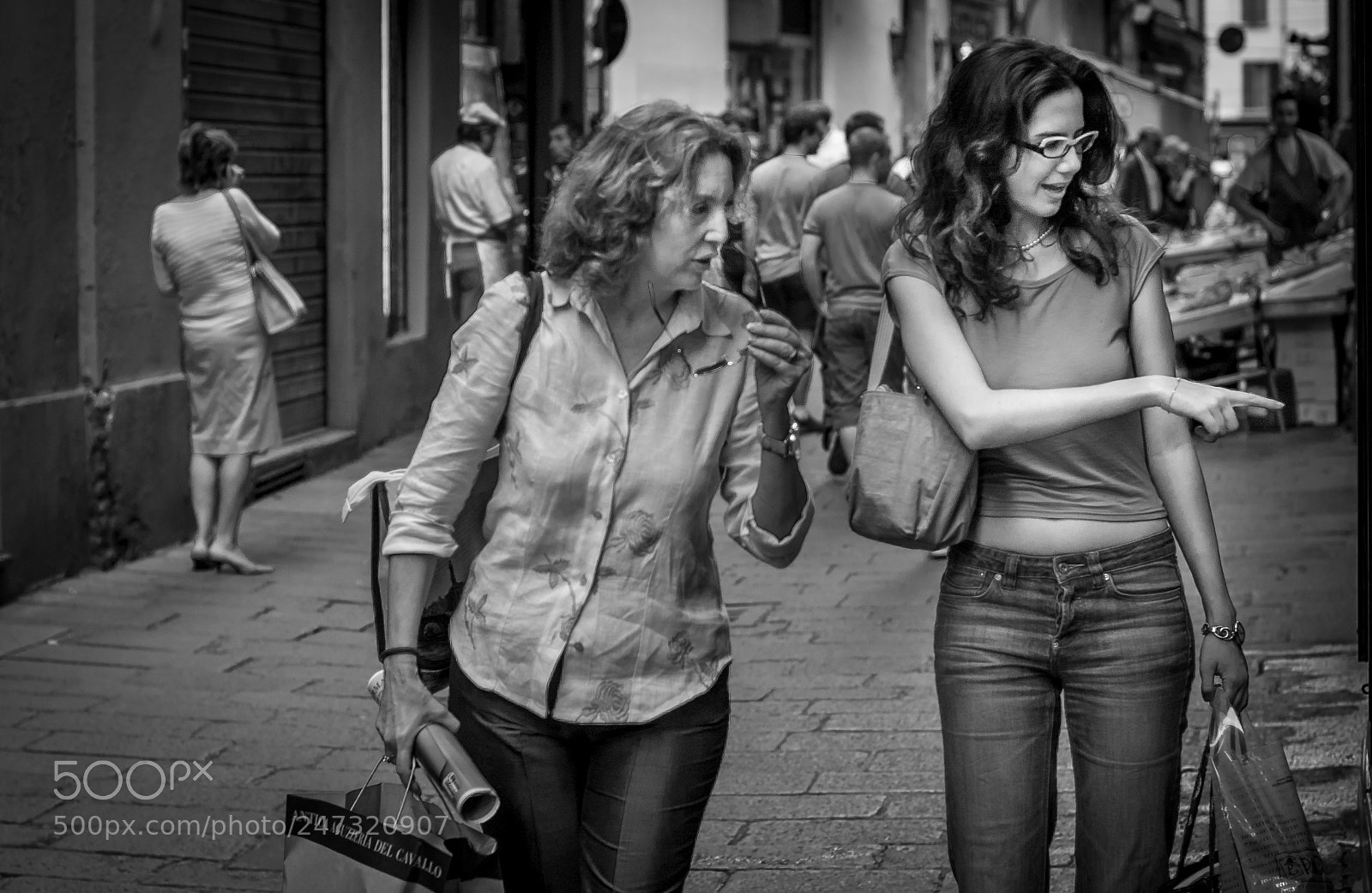 Nikon D70 sample photo. Shopping queens photography
