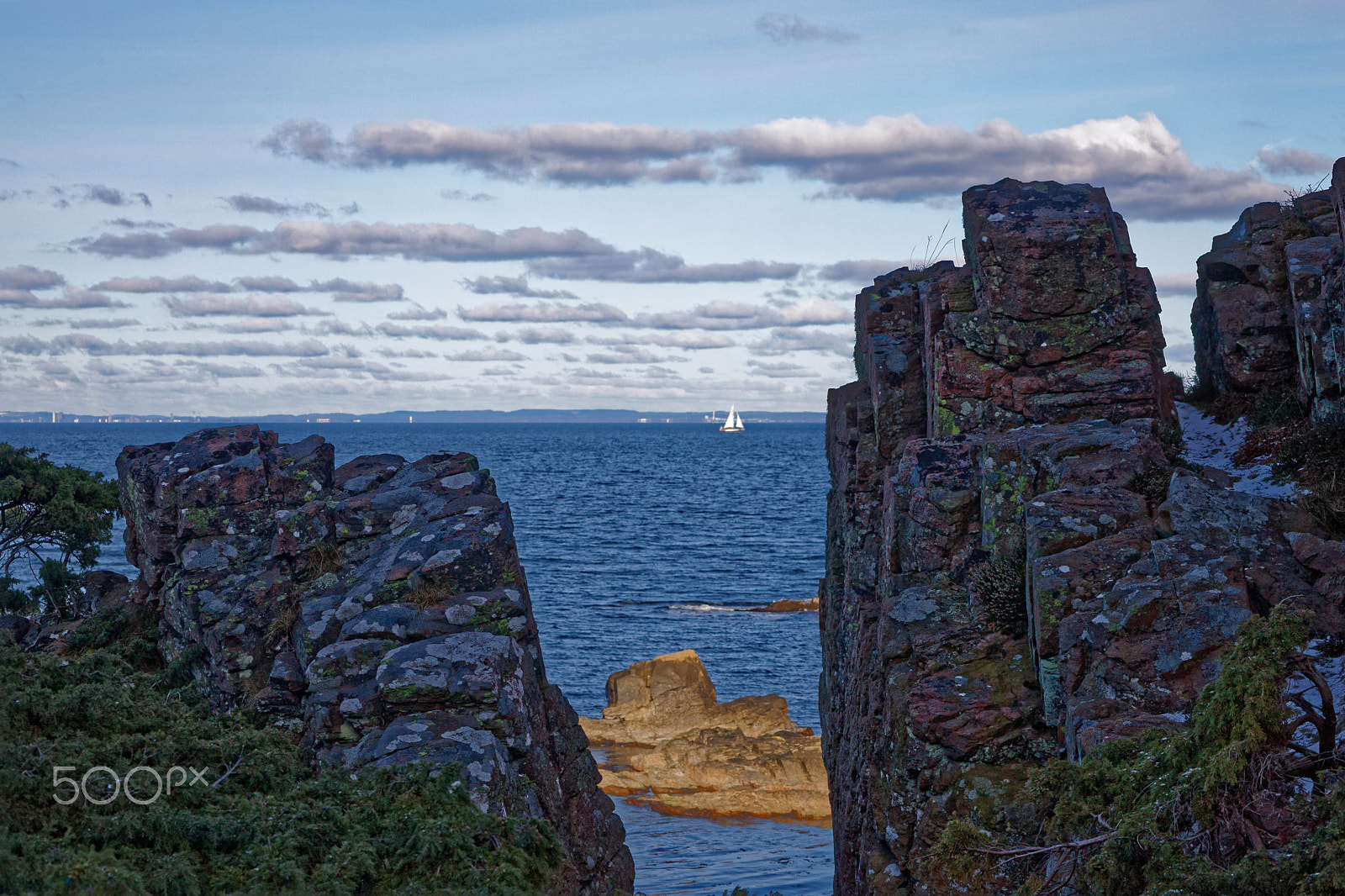 Canon EOS 6D Mark II + Tamron SP 35mm F1.8 Di VC USD sample photo. A cold day @ hovs hallar photography