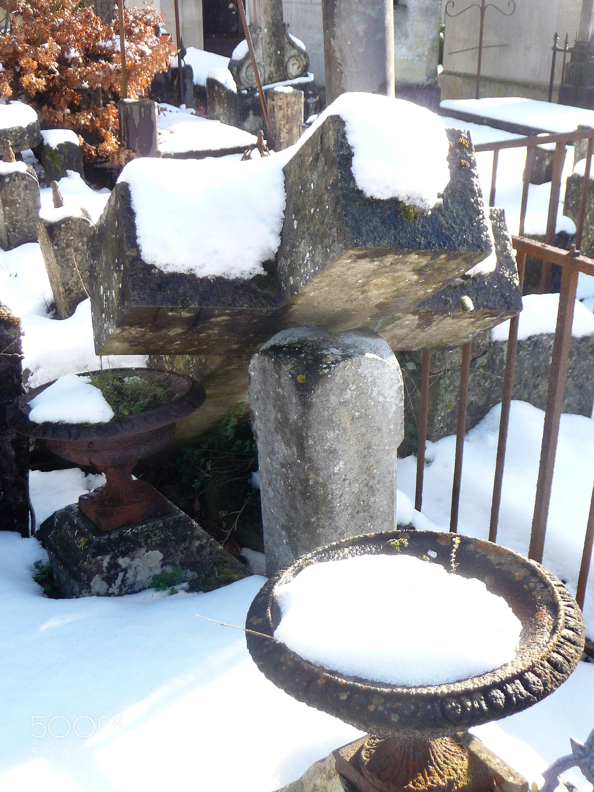 Panasonic Lumix DMC-TZ5 sample photo. Croix tomb e dans photography