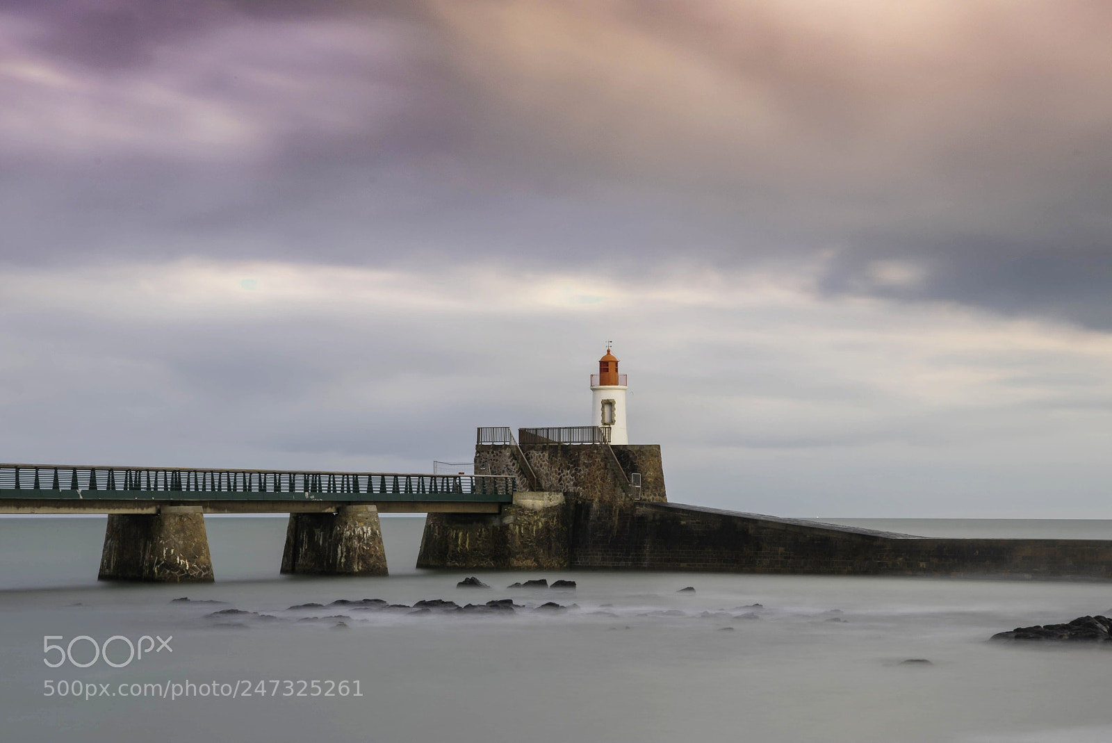 Canon EOS 80D sample photo. Phare sous les nuages ! photography