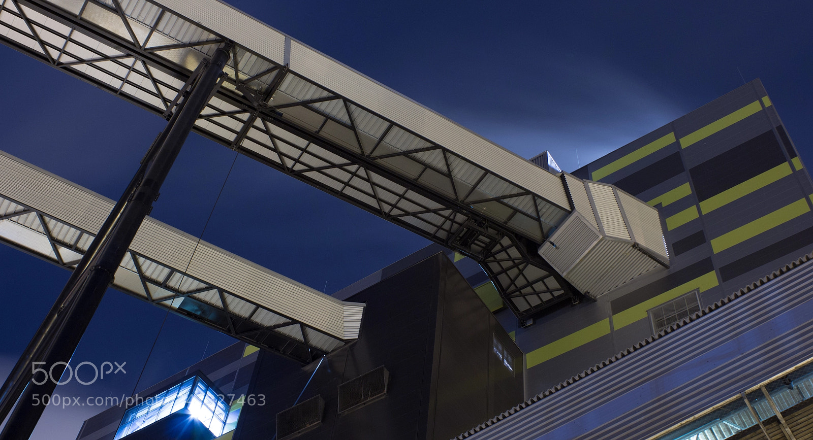 Canon EOS 600D (Rebel EOS T3i / EOS Kiss X5) sample photo. Conveyor belts into the photography