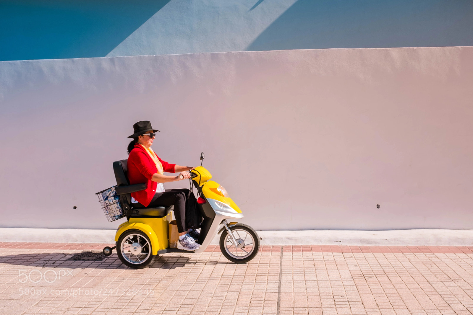 Fujifilm X100F sample photo. Red and yellow photography