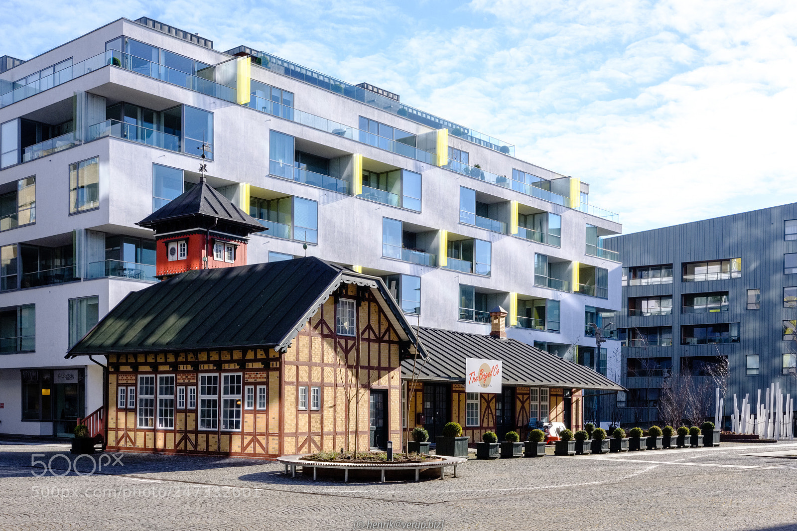 Fujifilm X-T20 sample photo. Contrast in city architecture photography