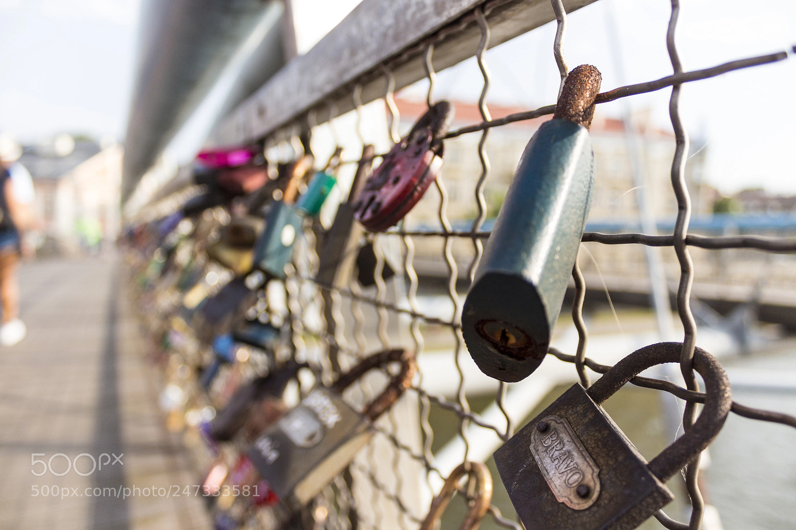 Canon EOS 650D (EOS Rebel T4i / EOS Kiss X6i) sample photo. Locker bridge photography