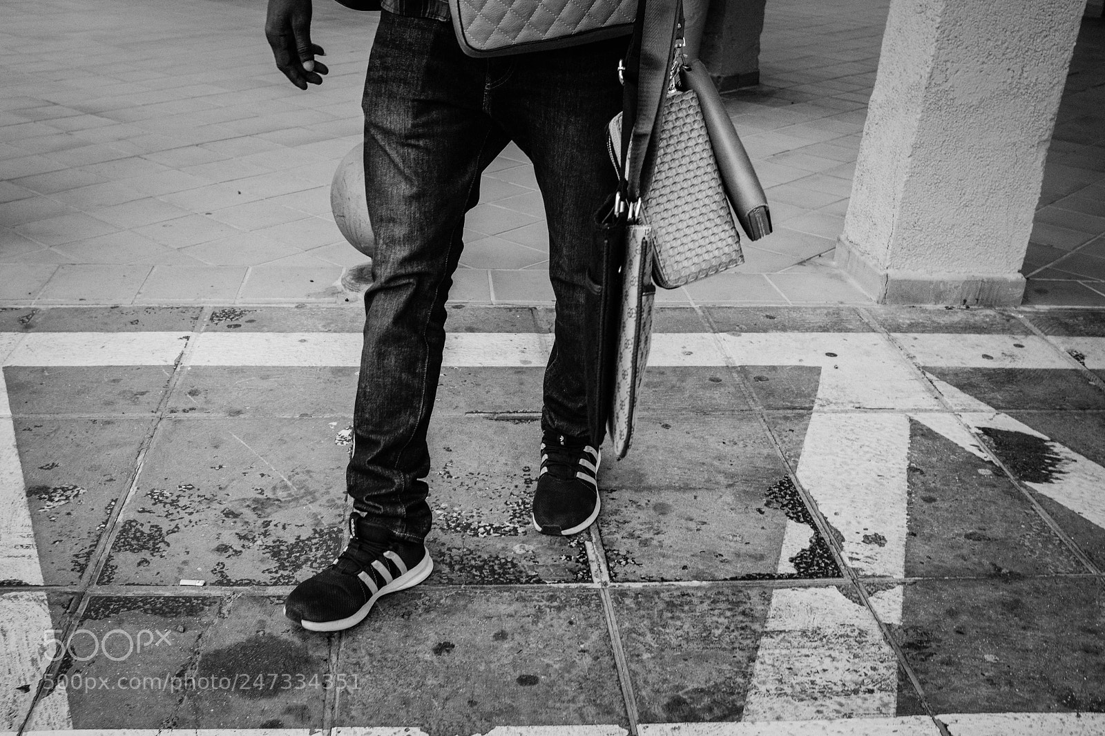 Fujifilm X100F sample photo. Salesman photography
