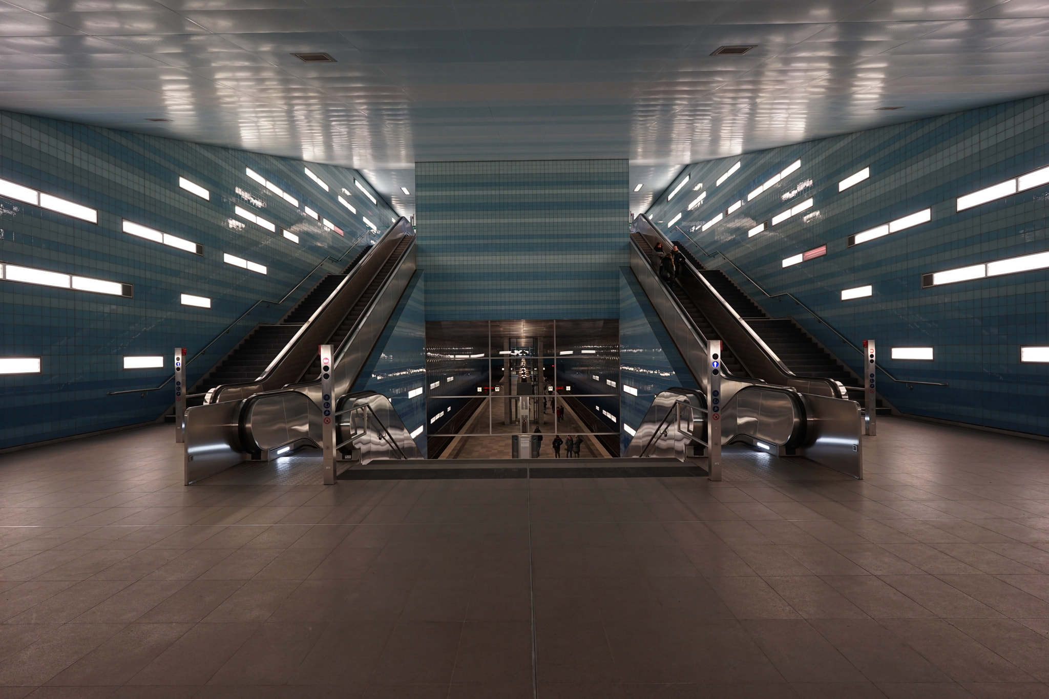 ZEISS Batis 18mm F2.8 sample photo. Subway station u4 hamburg photography