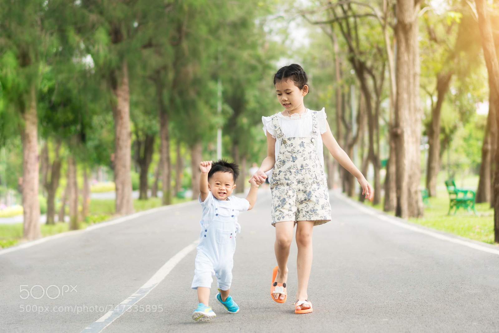 Sony a7R II sample photo. Asian sister hold hands photography