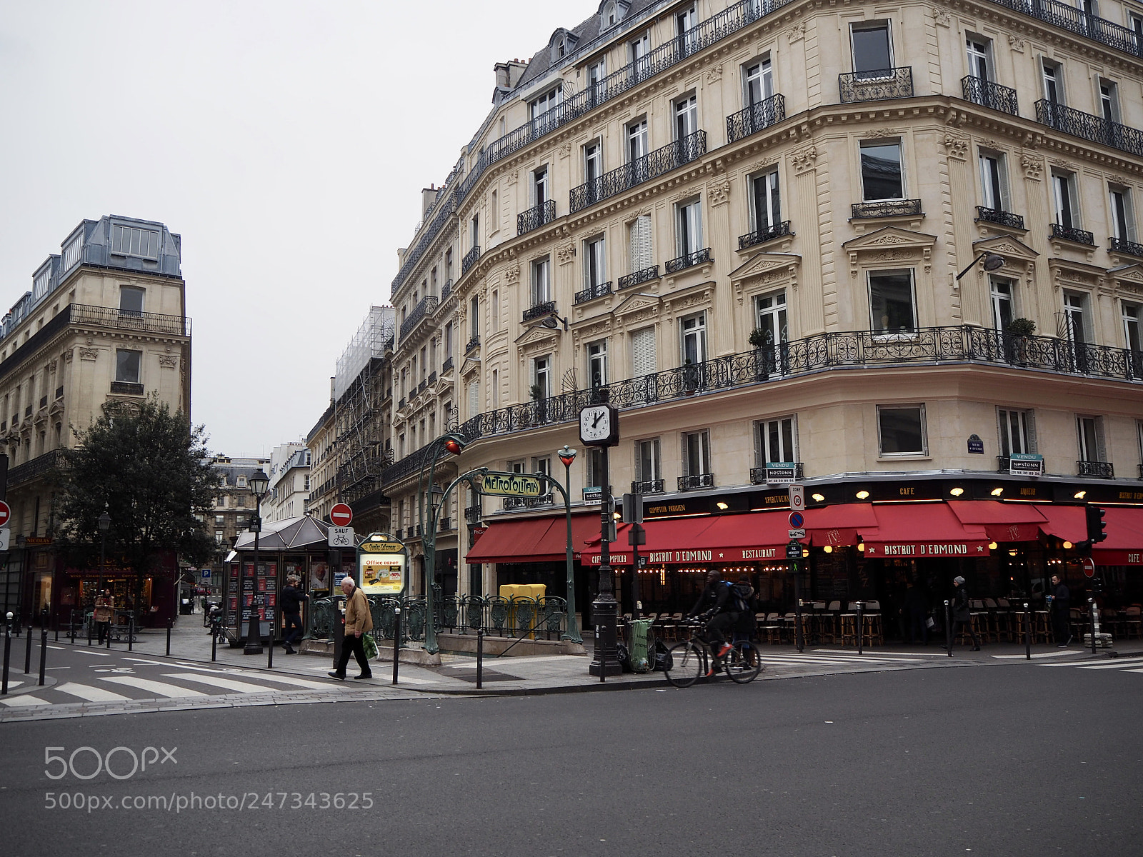Olympus OM-D E-M10 II sample photo. Paris, 2018 photography