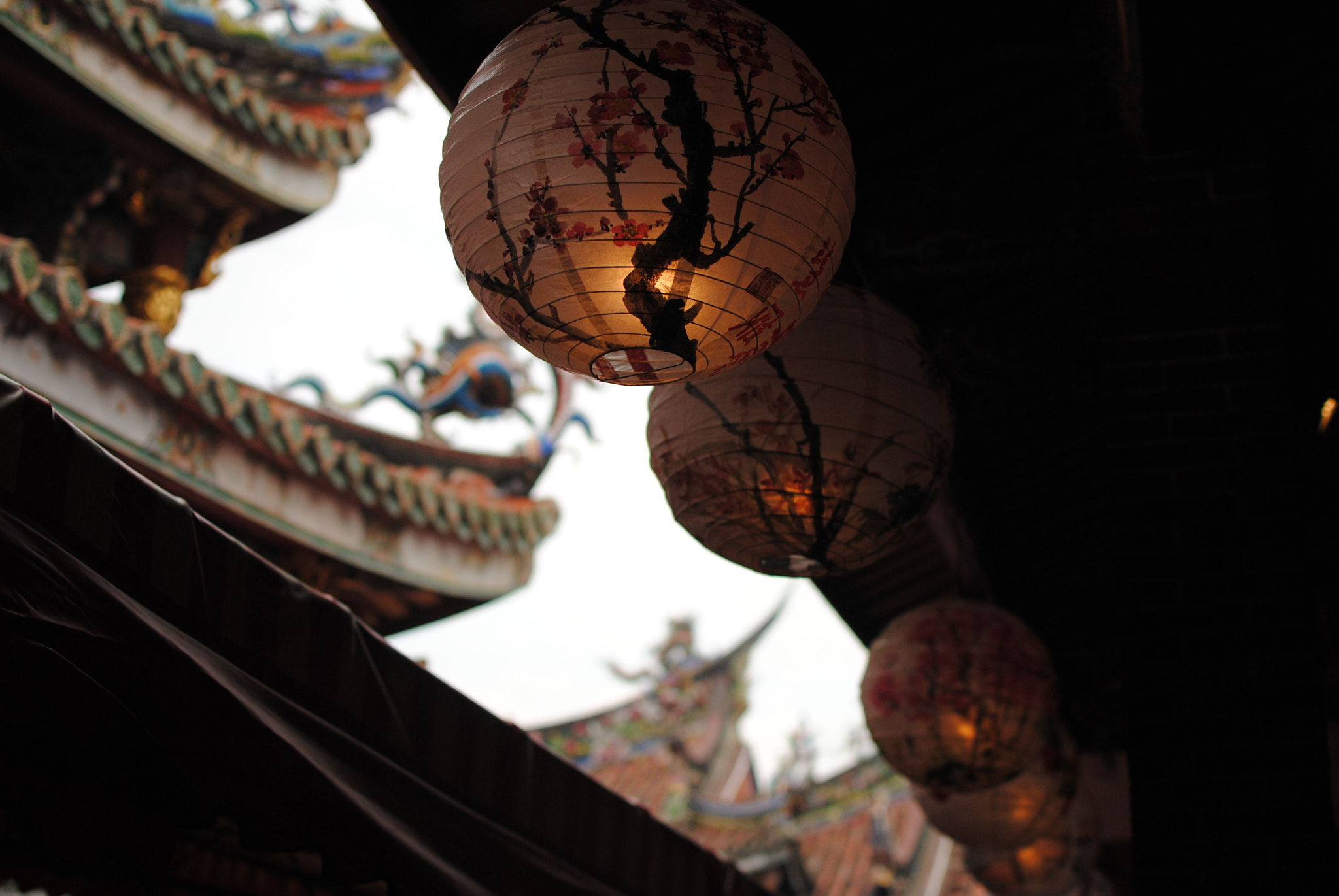 Nikon D3000 + Nikon AF-S DX Nikkor 35mm F1.8G sample photo. Taipei, baoan temple. 2 photography