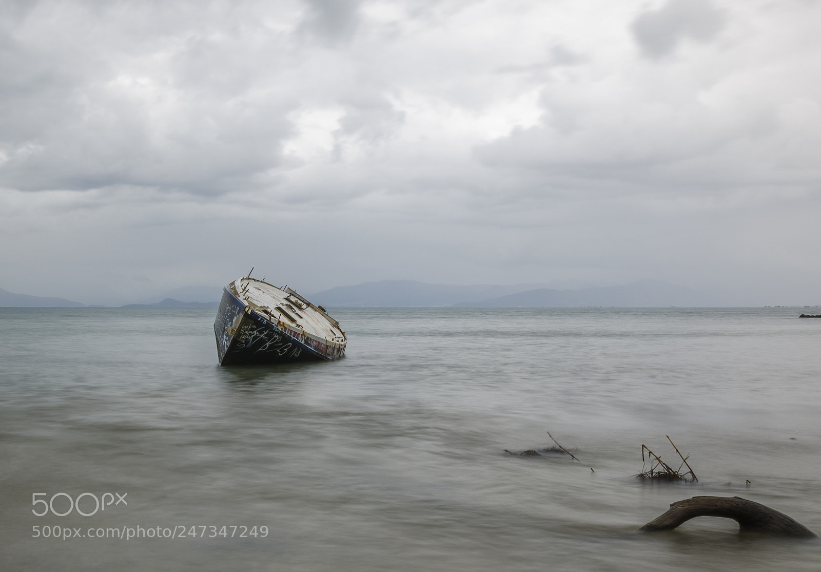 Nikon D5100 sample photo. Another random shipwreck photography