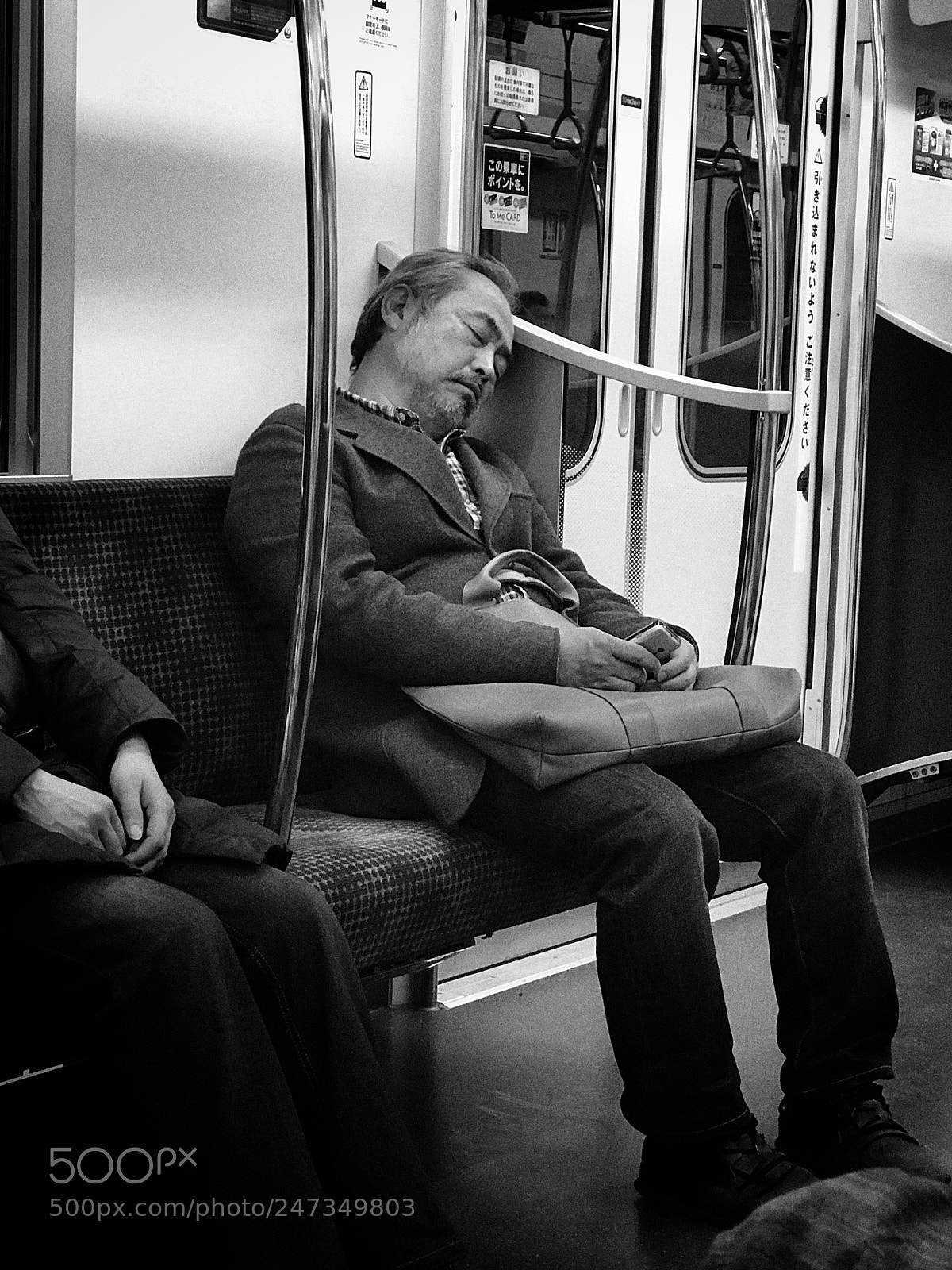 Apple iPhone 7 Plus sample photo. Tokyo subway photography