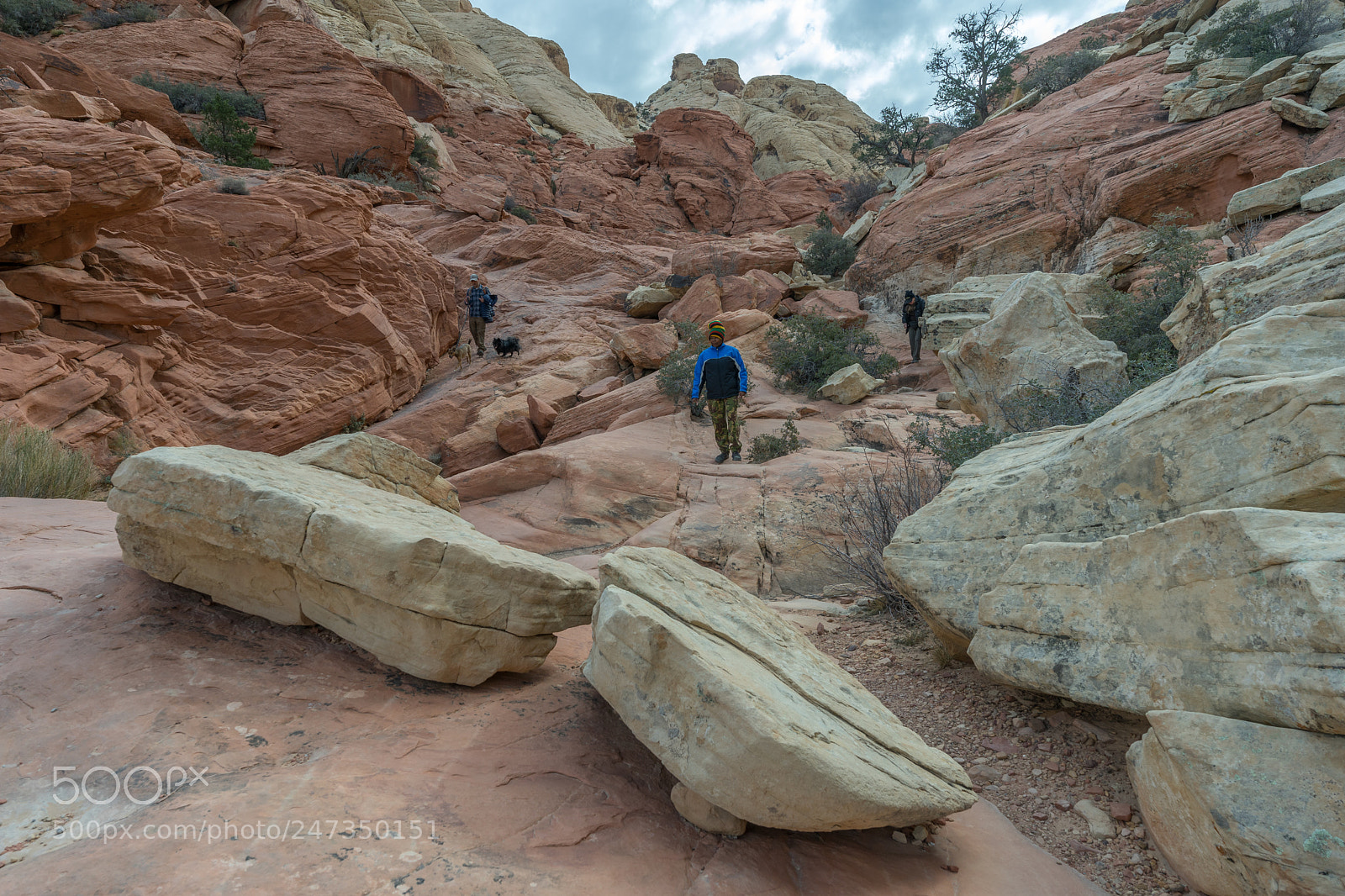 Sony a7 sample photo. Calico tanks trail hikers photography