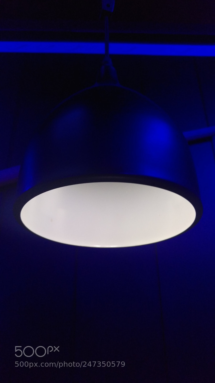 HTC ONE M9 sample photo. A light in the photography