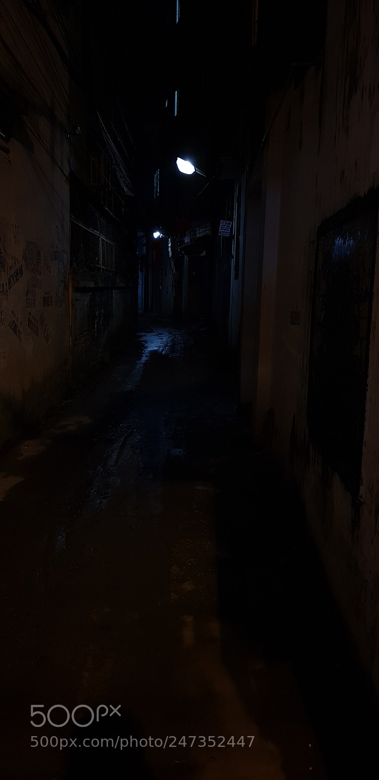 Samsung Galaxy S8 sample photo. Alley photography