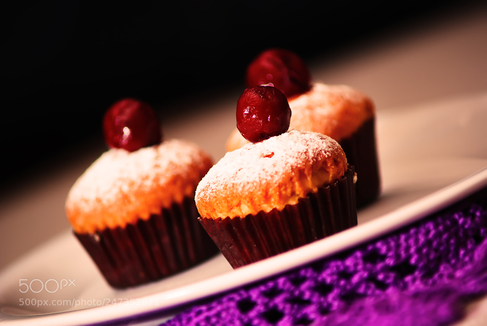Sony Alpha DSLR-A230 sample photo. Gang of cakes photography