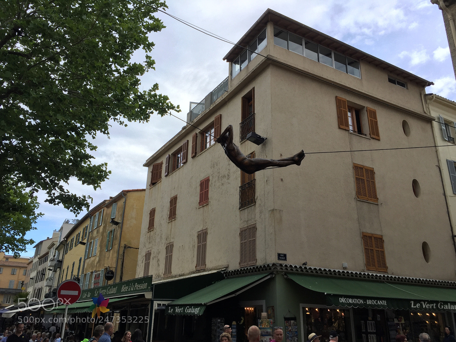 Apple iPhone 6 Plus sample photo. Statue in the air photography