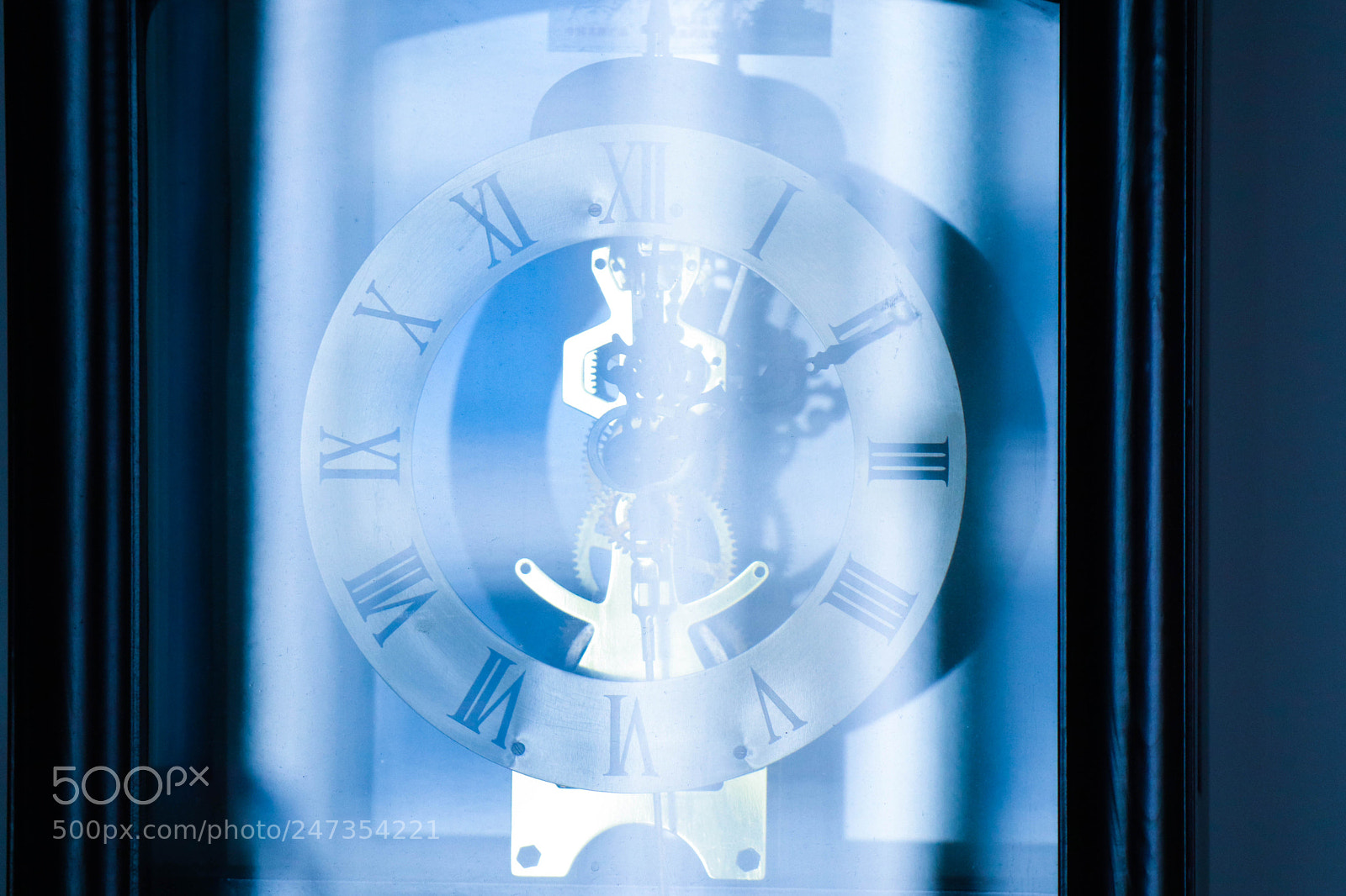 Canon EOS M5 sample photo. Clock photography