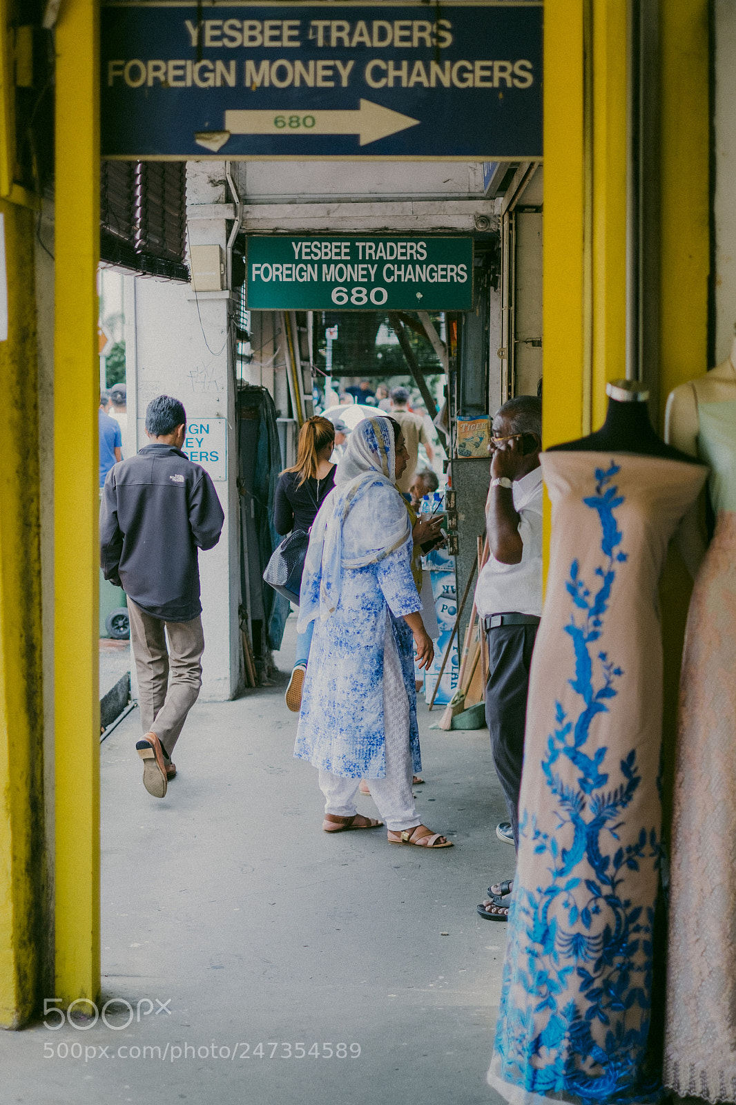 Fujifilm X-T1 sample photo. Arab street photography