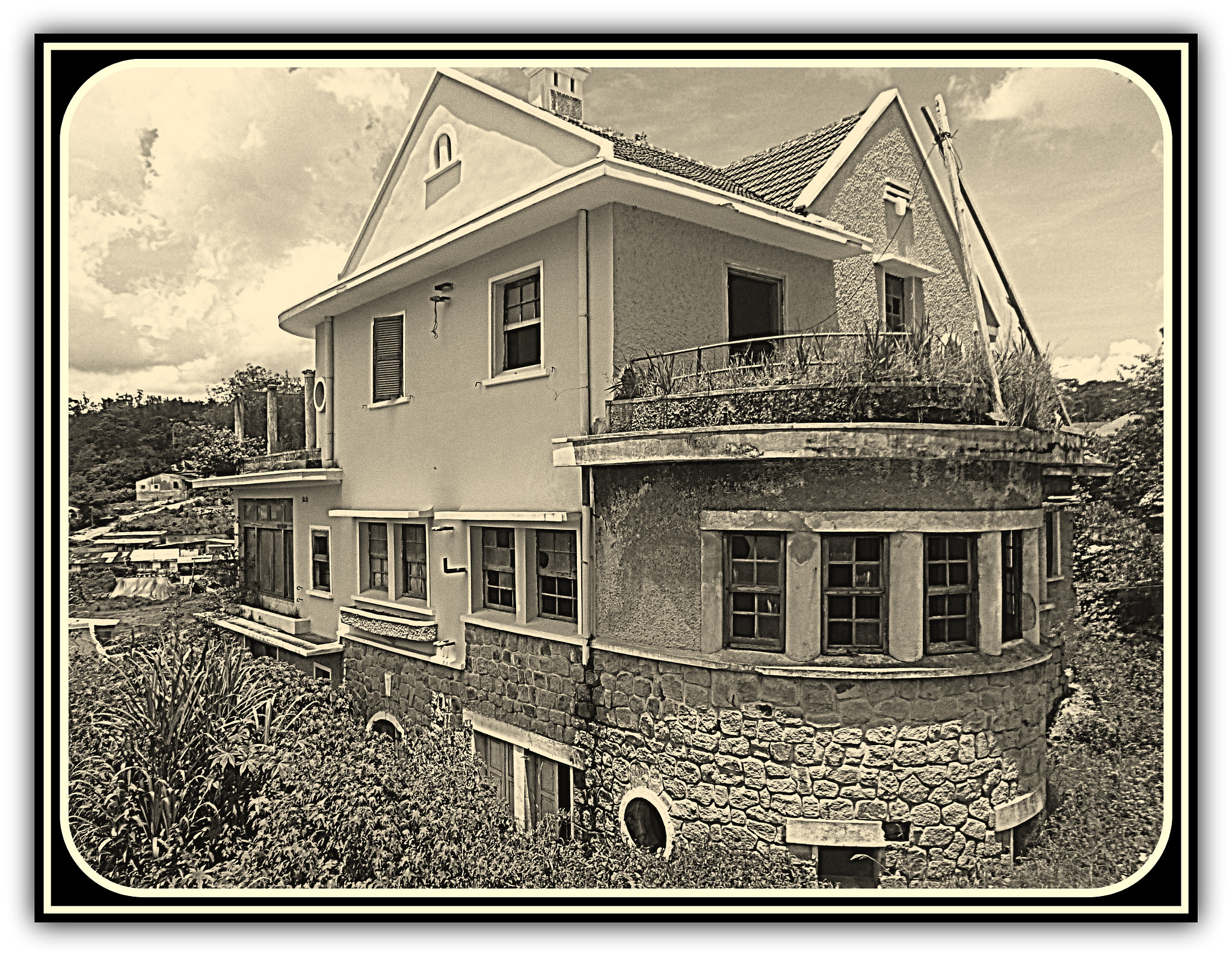 Panasonic DMC-FS40 sample photo. Villa fr dl n&b () photography