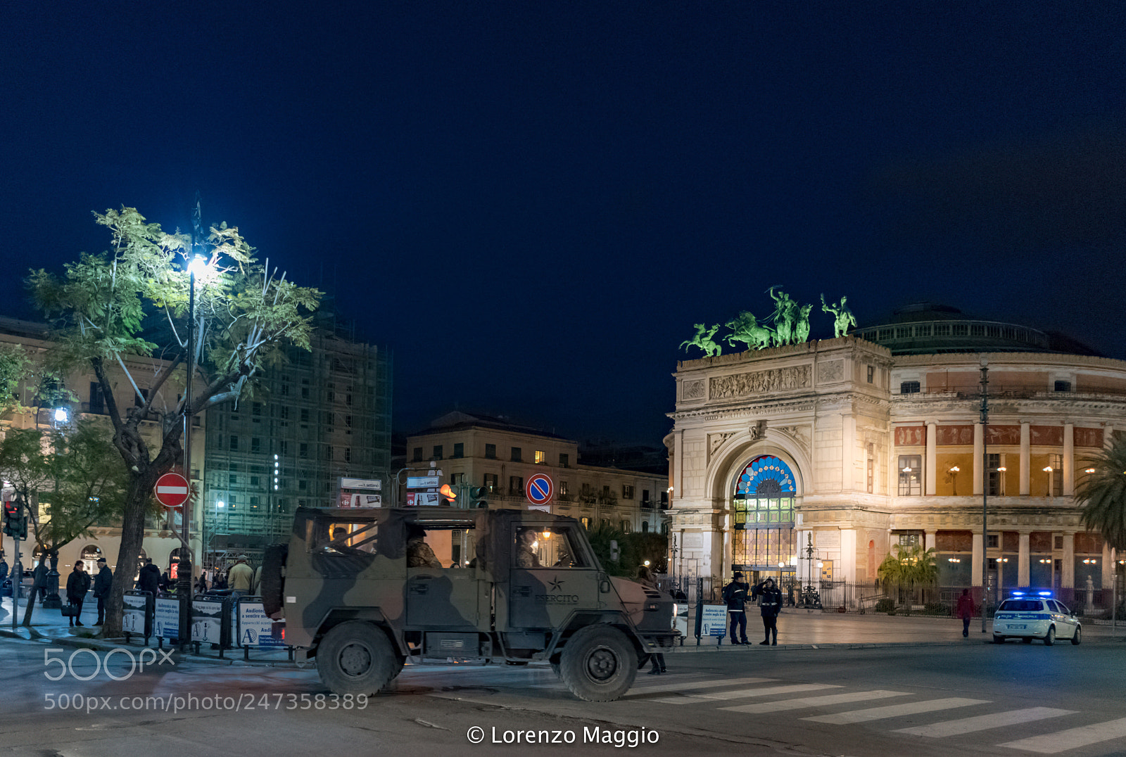 Sony a7R II sample photo. Plotoni anti sommossa photography