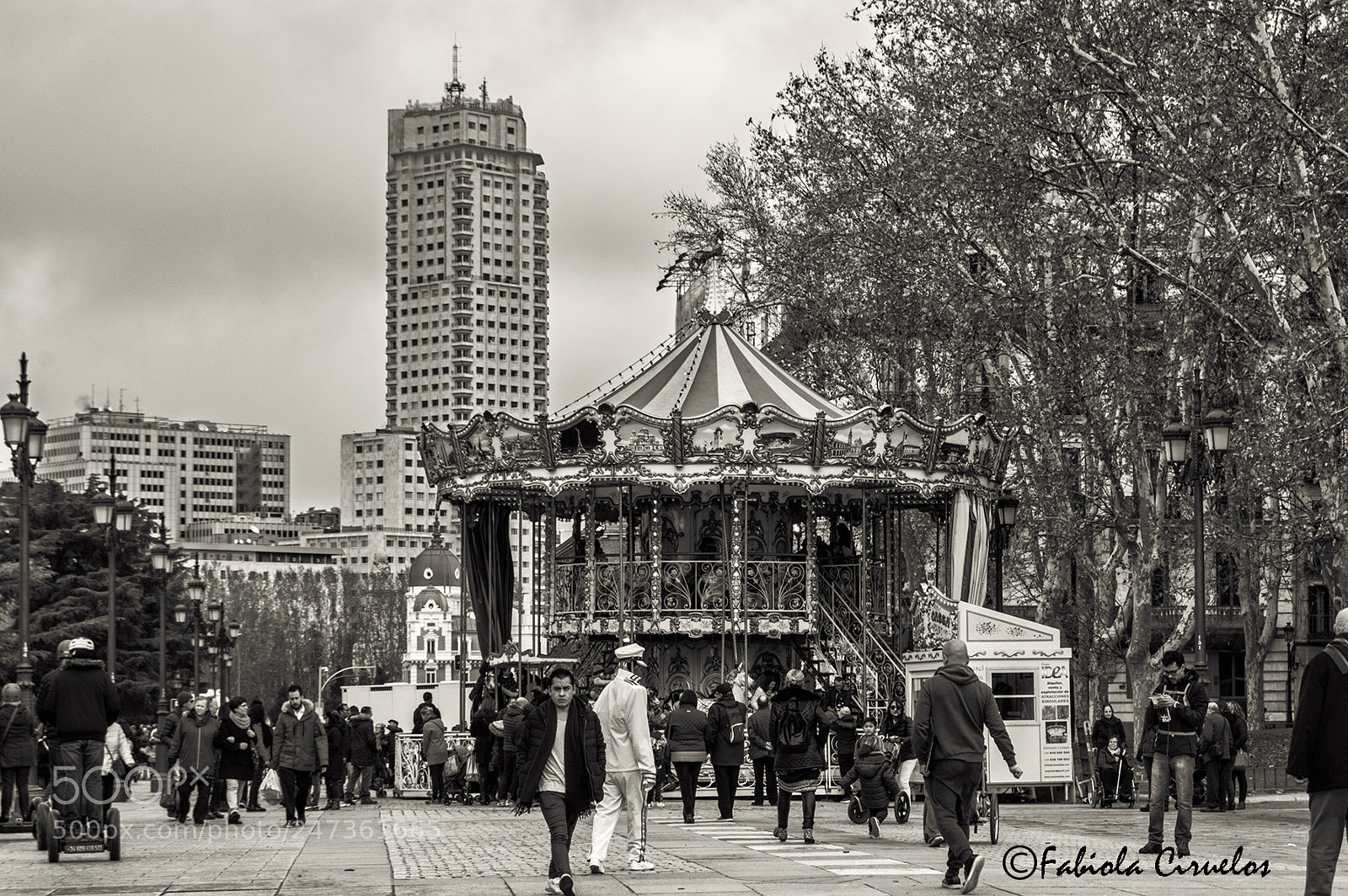 Nikon D3200 sample photo. Carrusel de la plaza photography