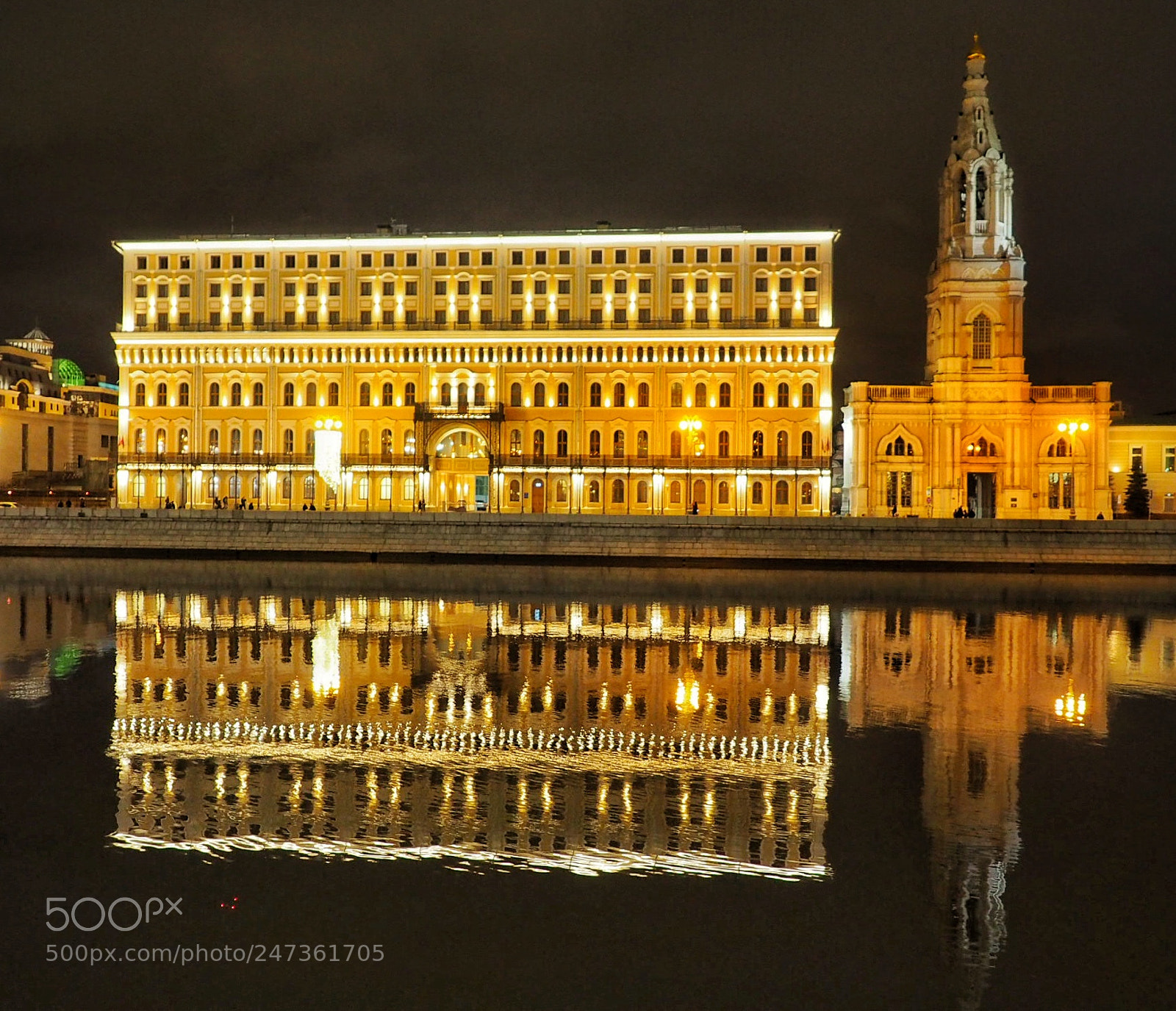Olympus OM-D E-M10 II sample photo. Reflection in moscow photography