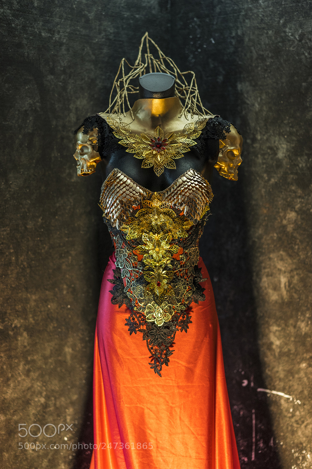 Sony a7 sample photo. Fantastic gold armor and photography