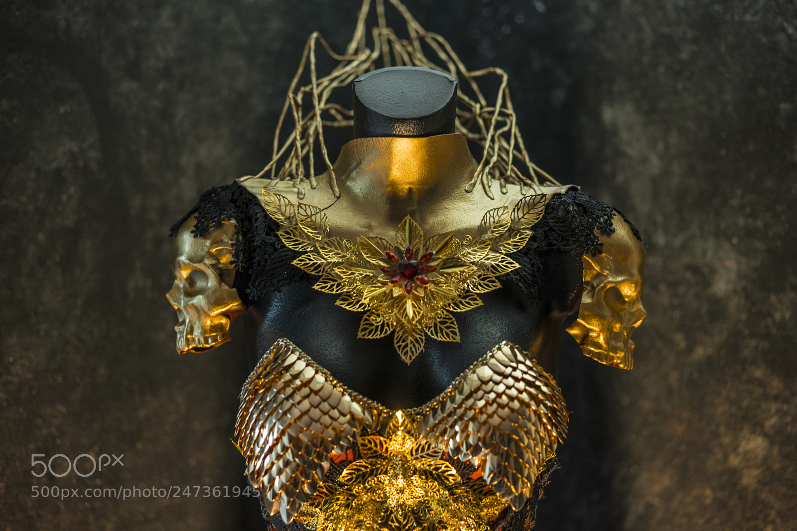 Sony a7 sample photo. Old fantastic gold armor photography